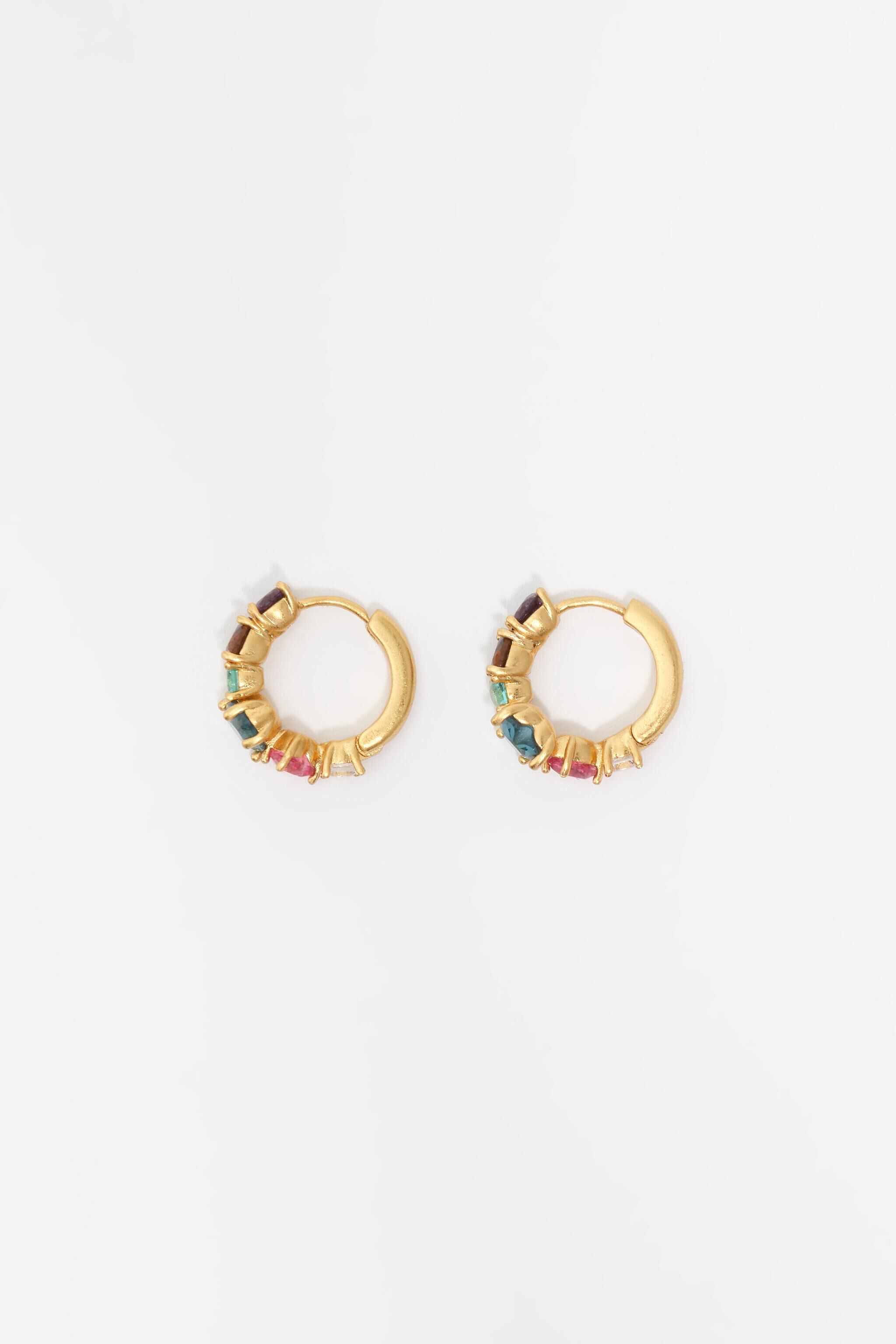 Aretes de aro con corazones de cristales dorados pequeños