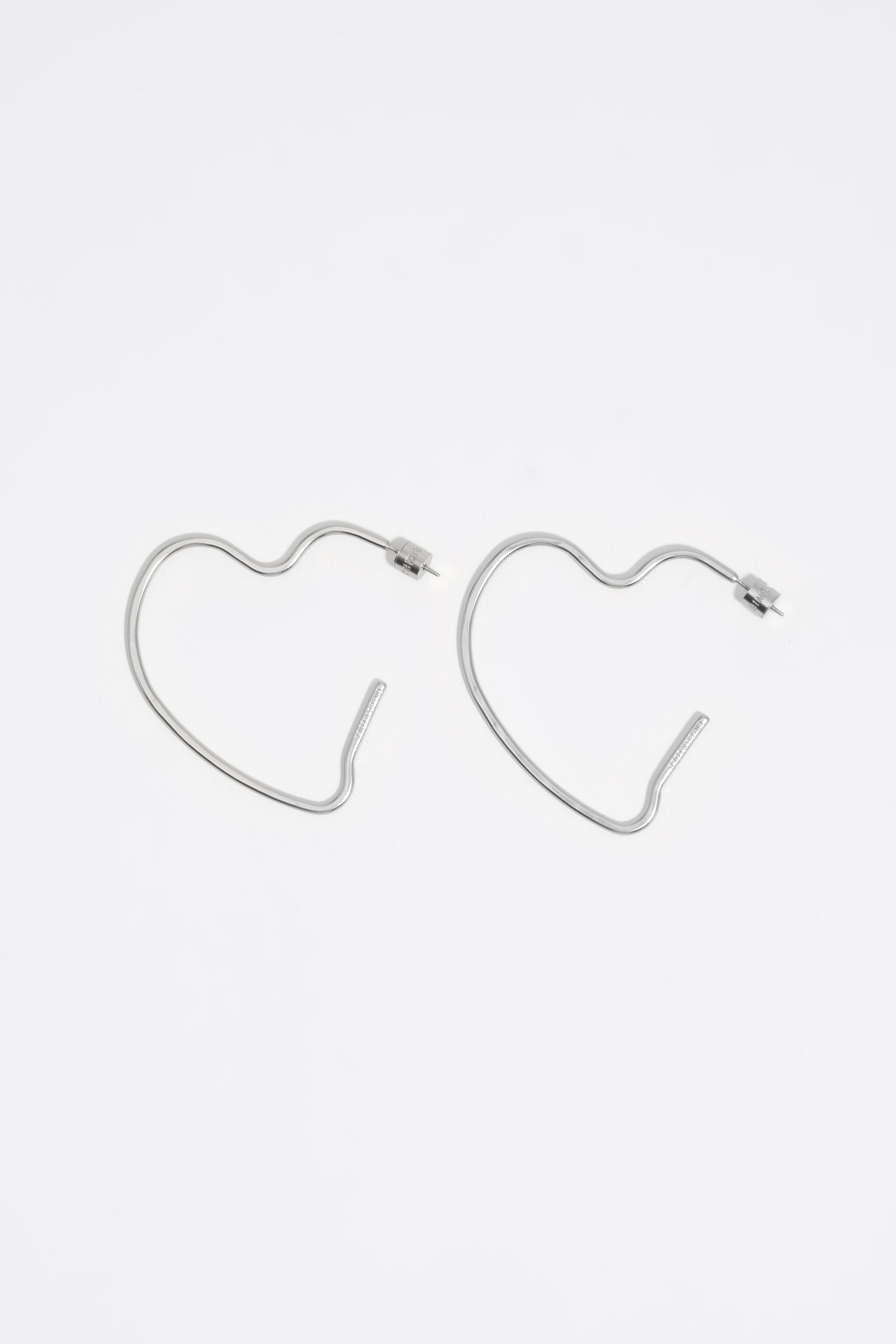 Pendientes de corazón plateados