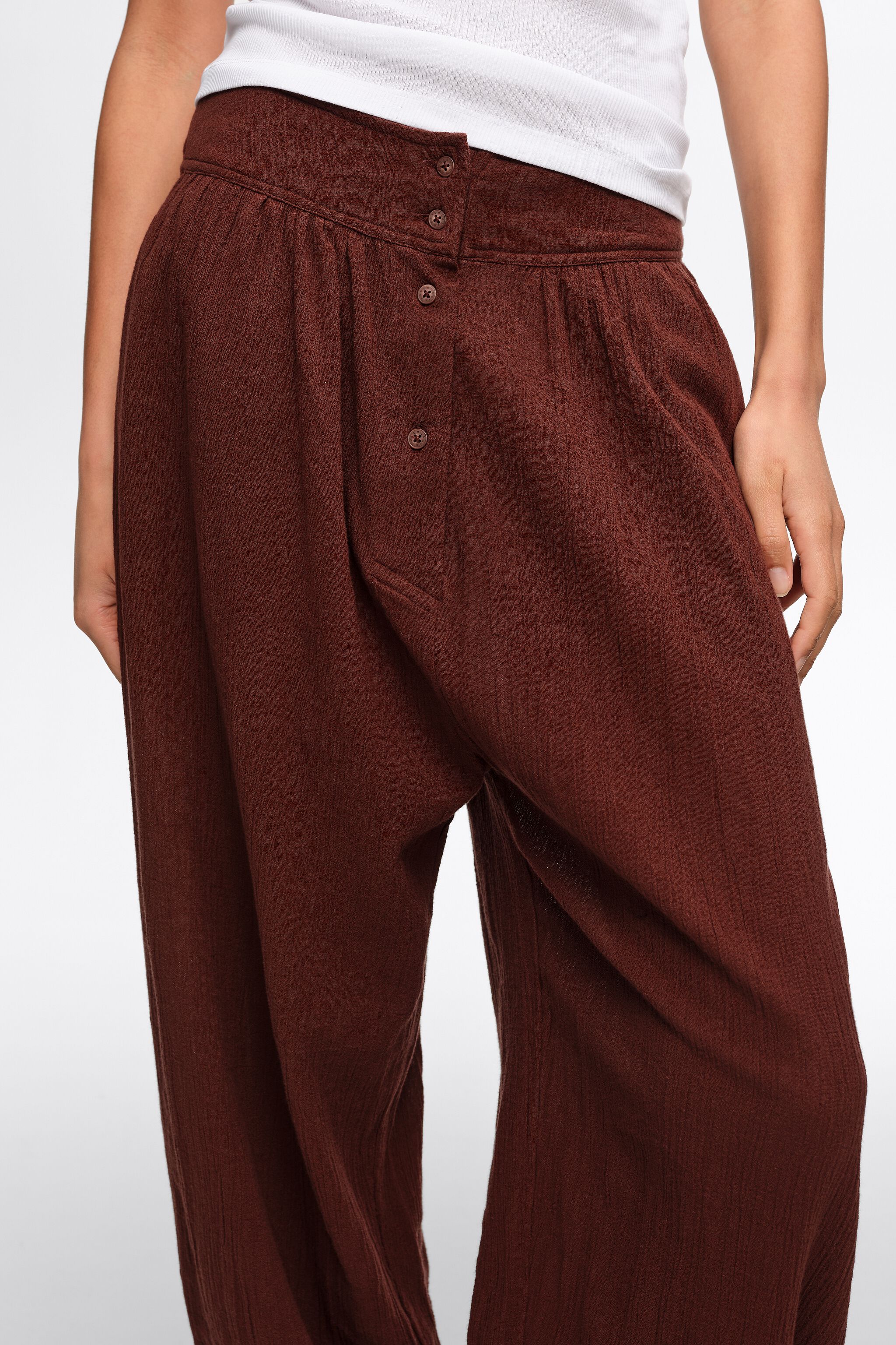 Pantalones de algodón con textura marrón