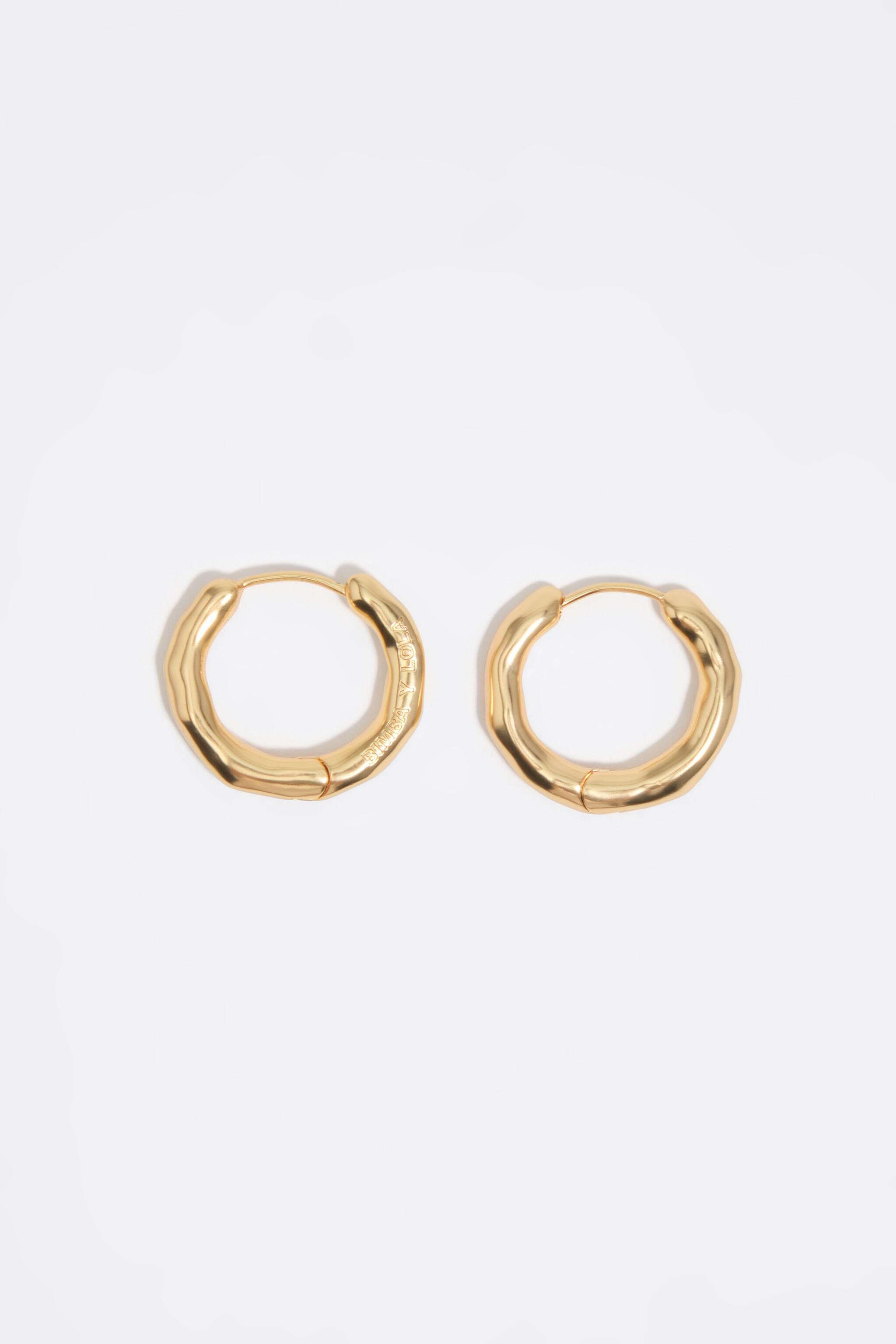 Aretes de aro irregulares mate dorado