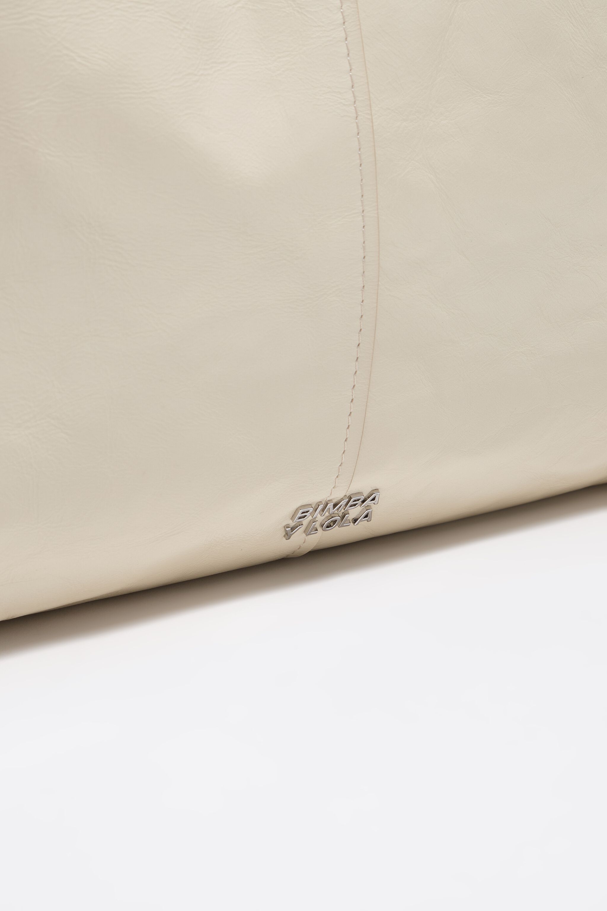 Bolso maxi de cuero brillante