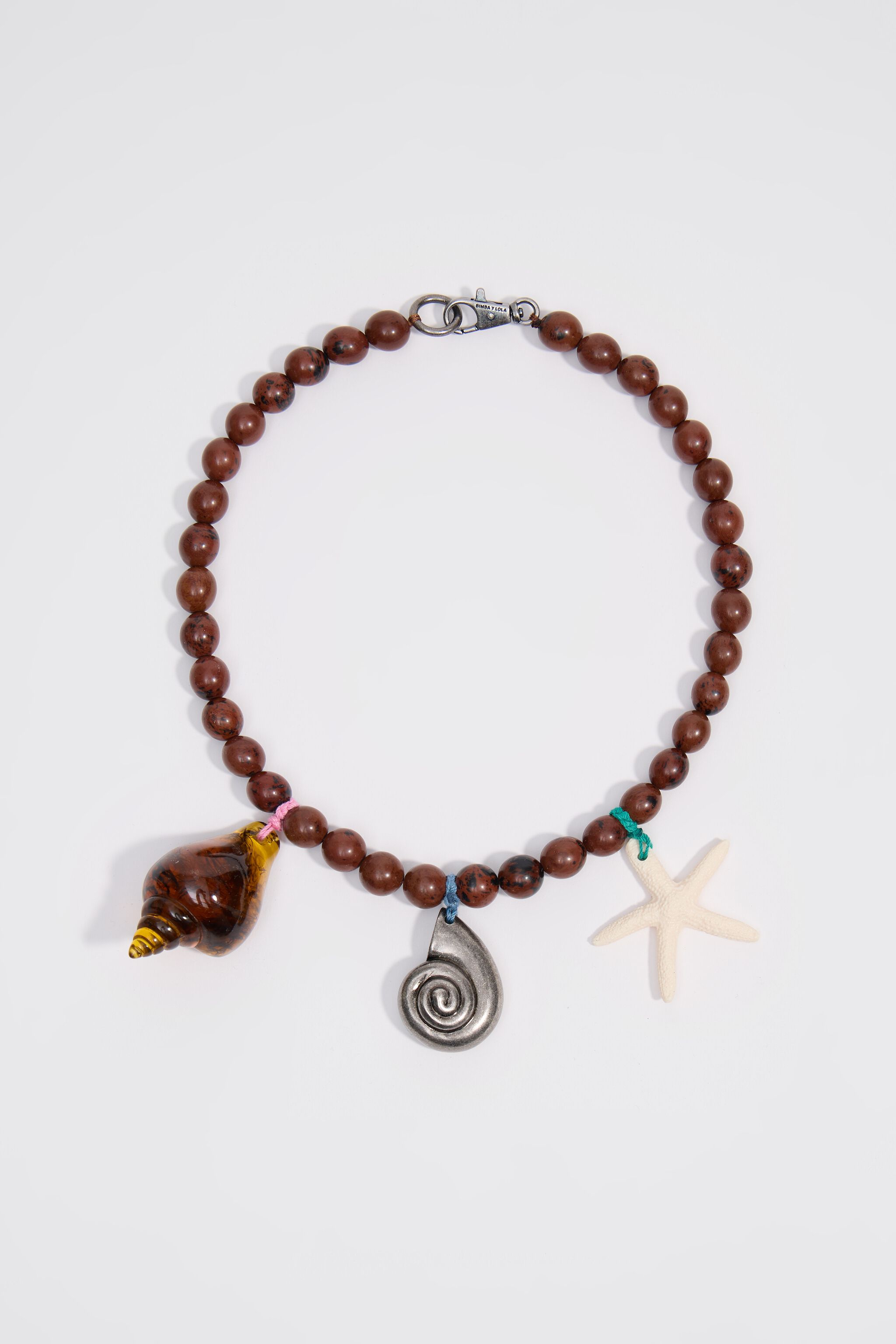 Collar de plata envejecida con piedras y conchas