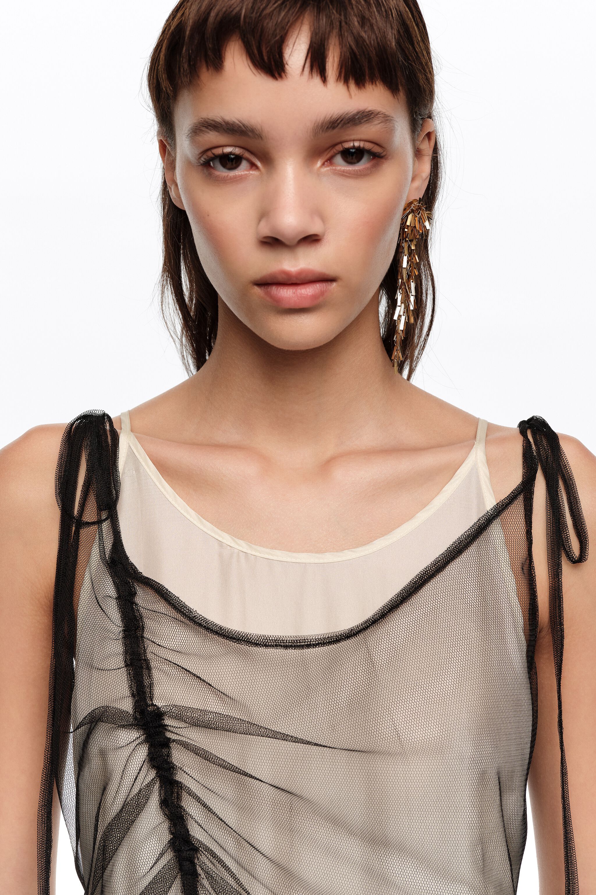 Vestido camisola con forro de malla negra