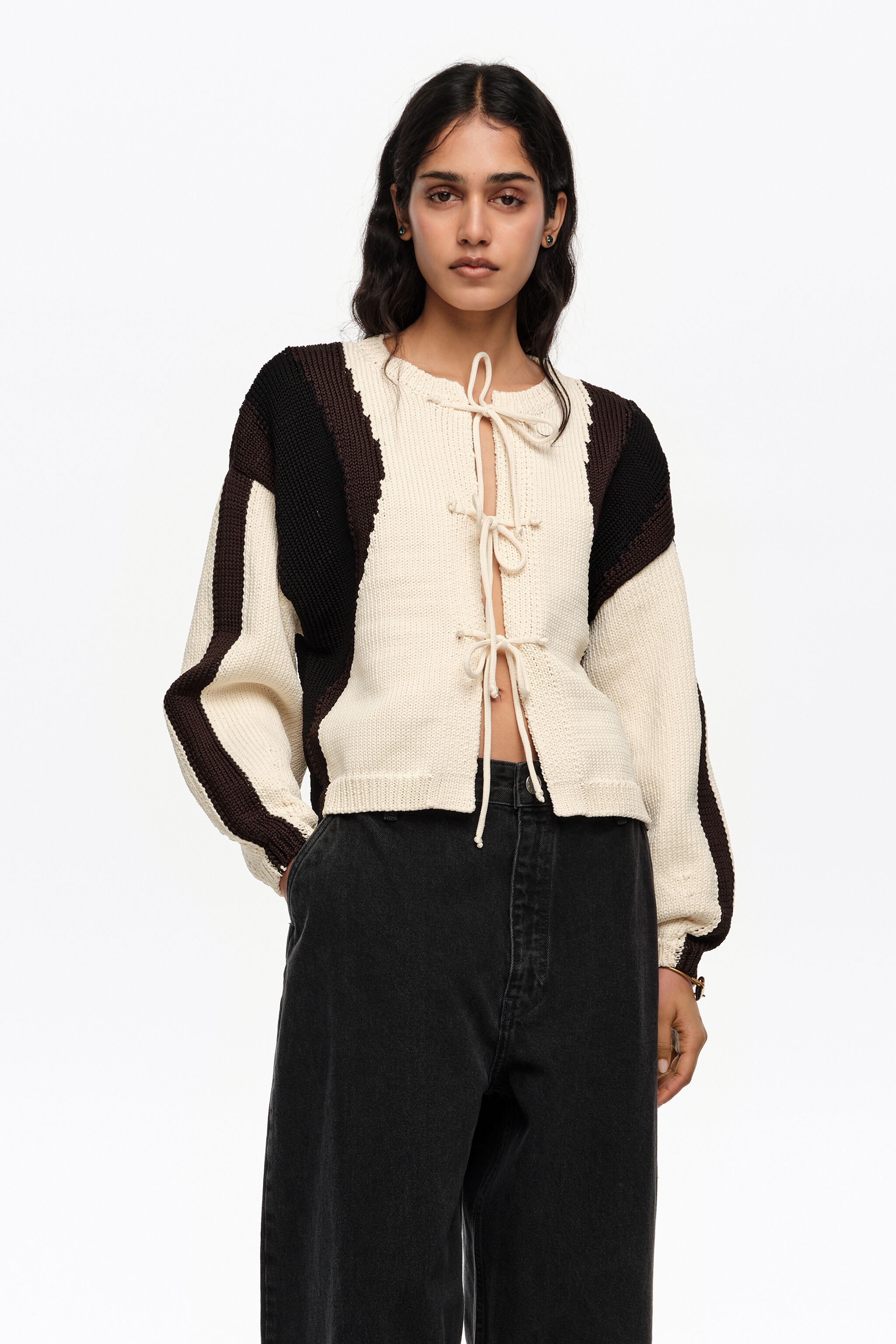 Cardigan de corbata tricolor marfil