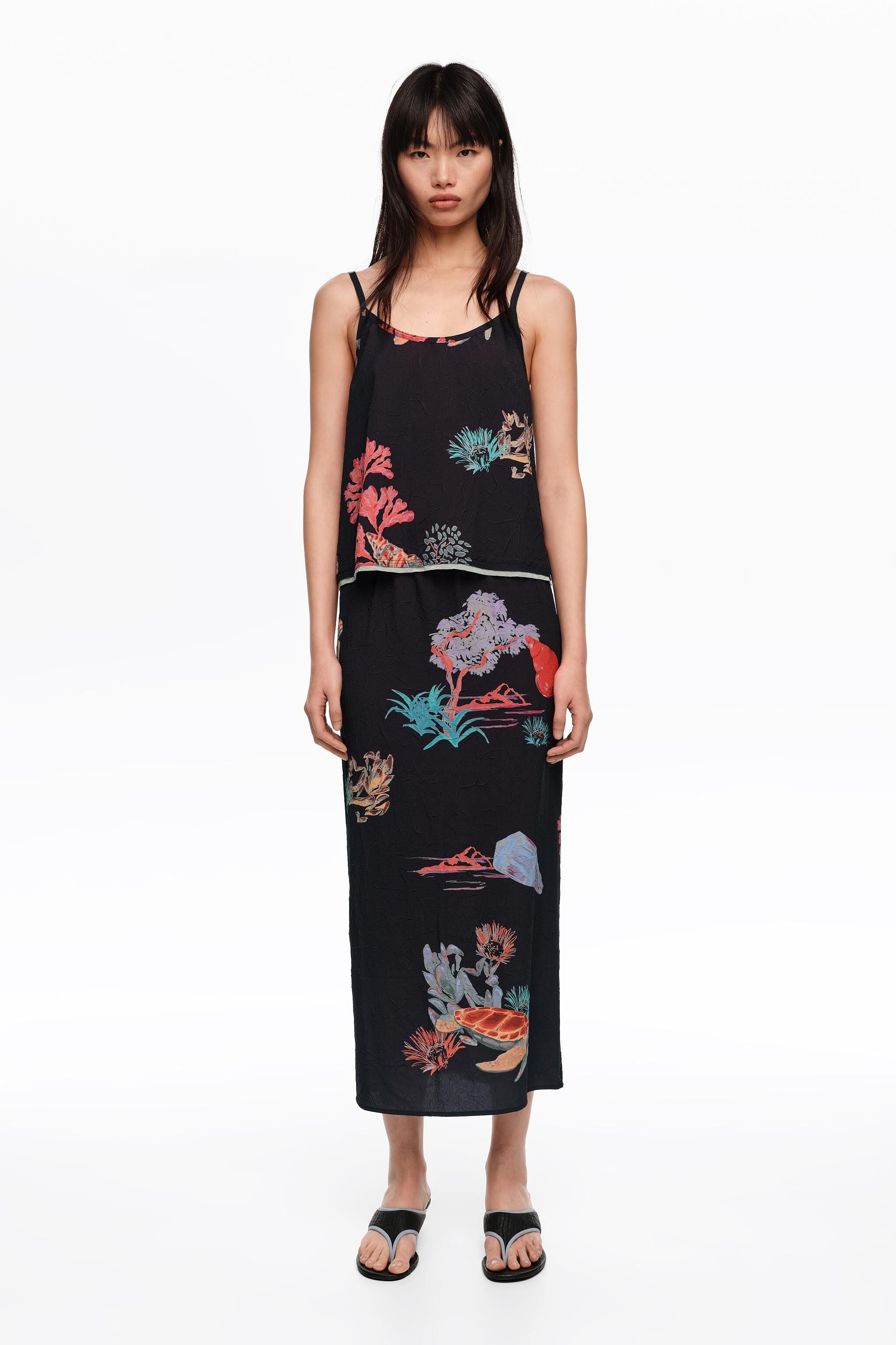 Falda midi arrugada negra