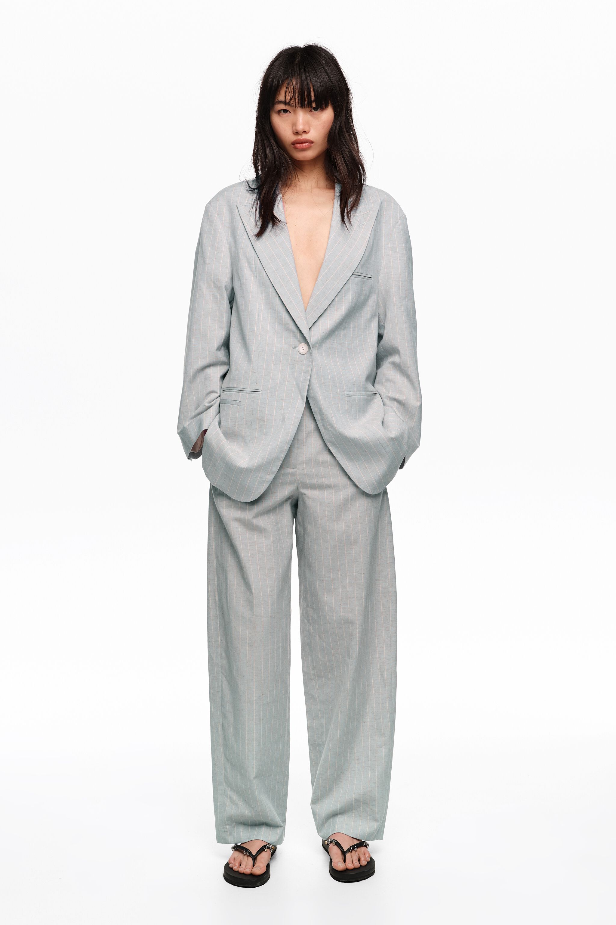 Chaqueta entallada oversize de gris claro con rayas