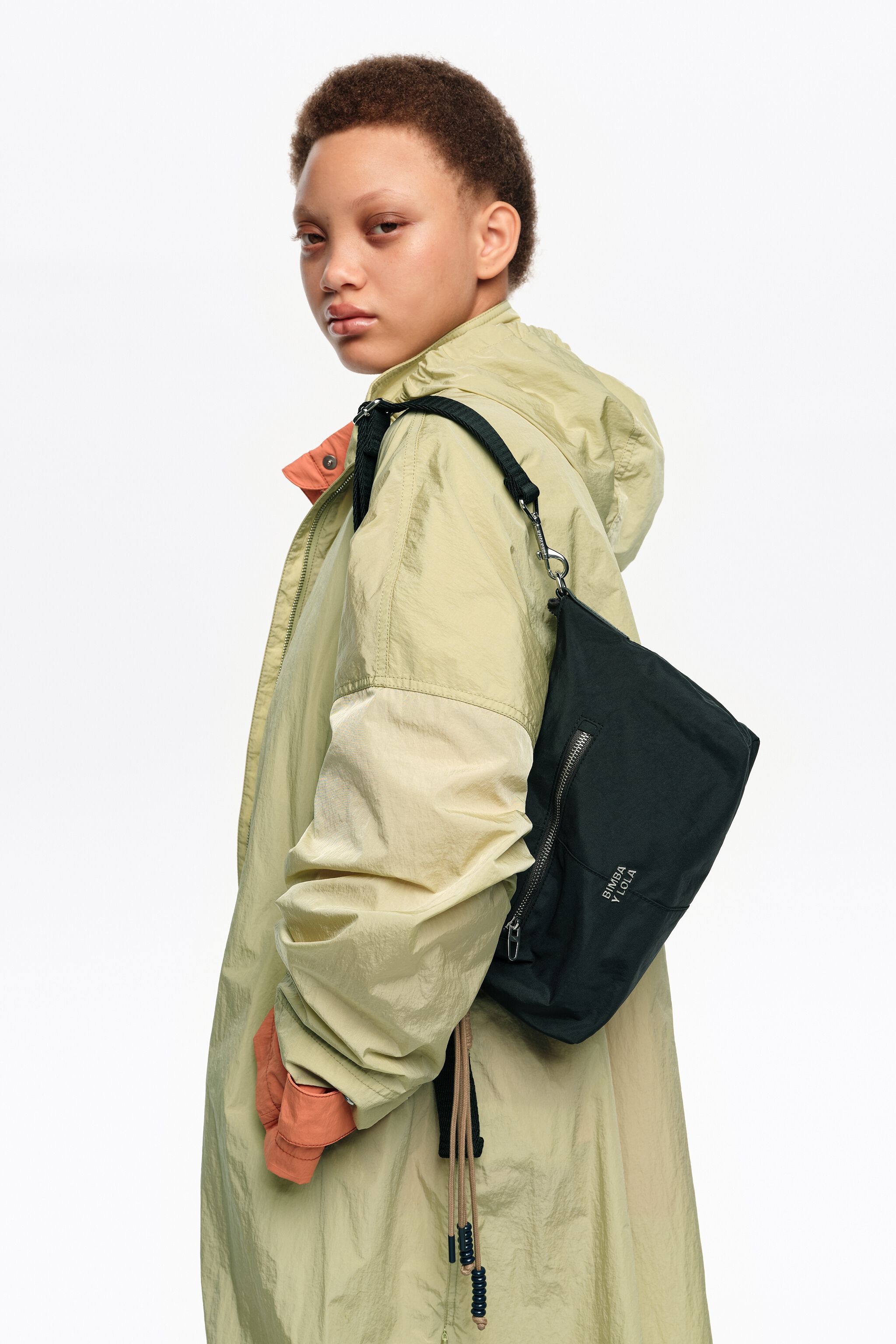 Bolso Trapecio de nailon negro