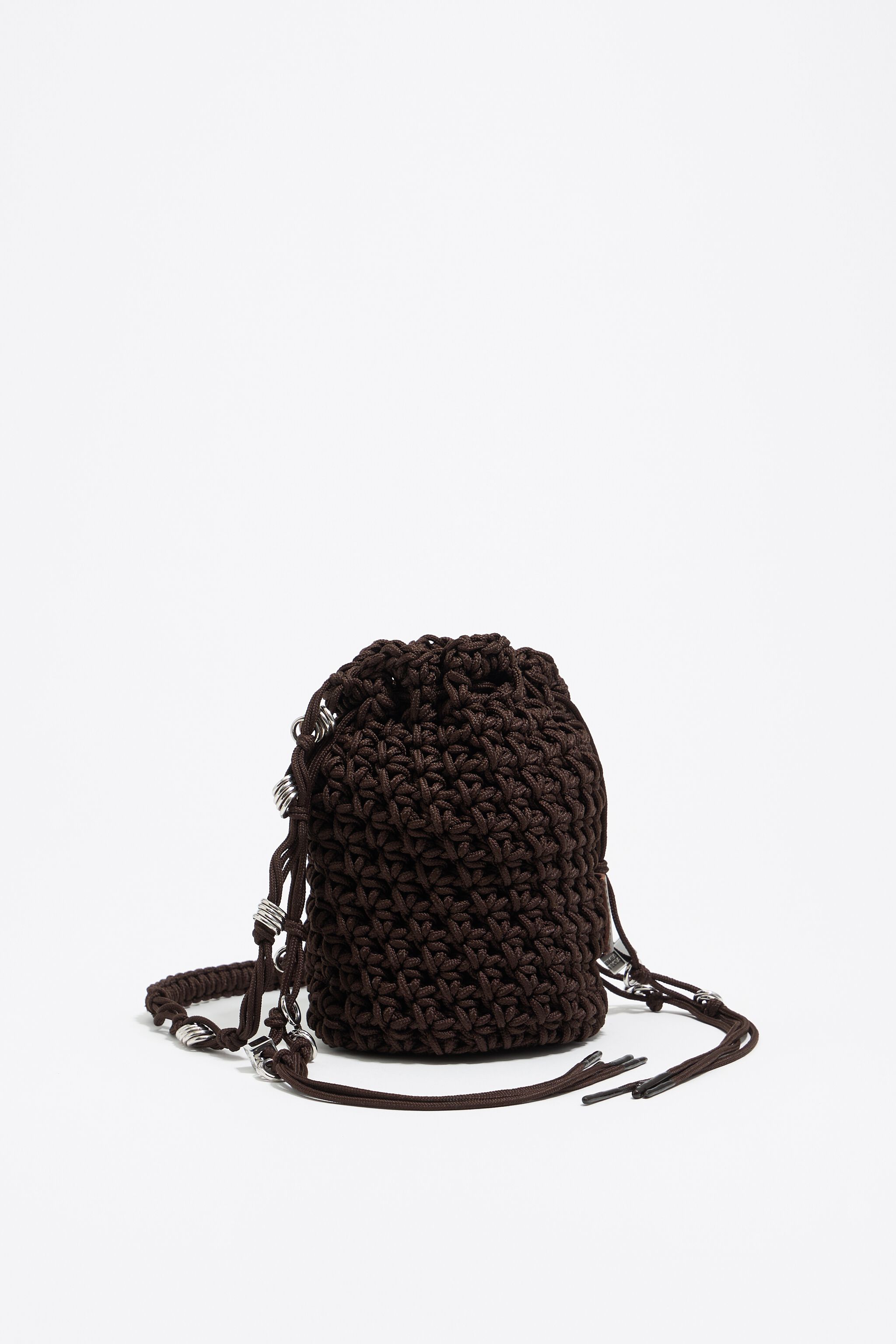 Bolso bucket mini tejido a crochet marrón