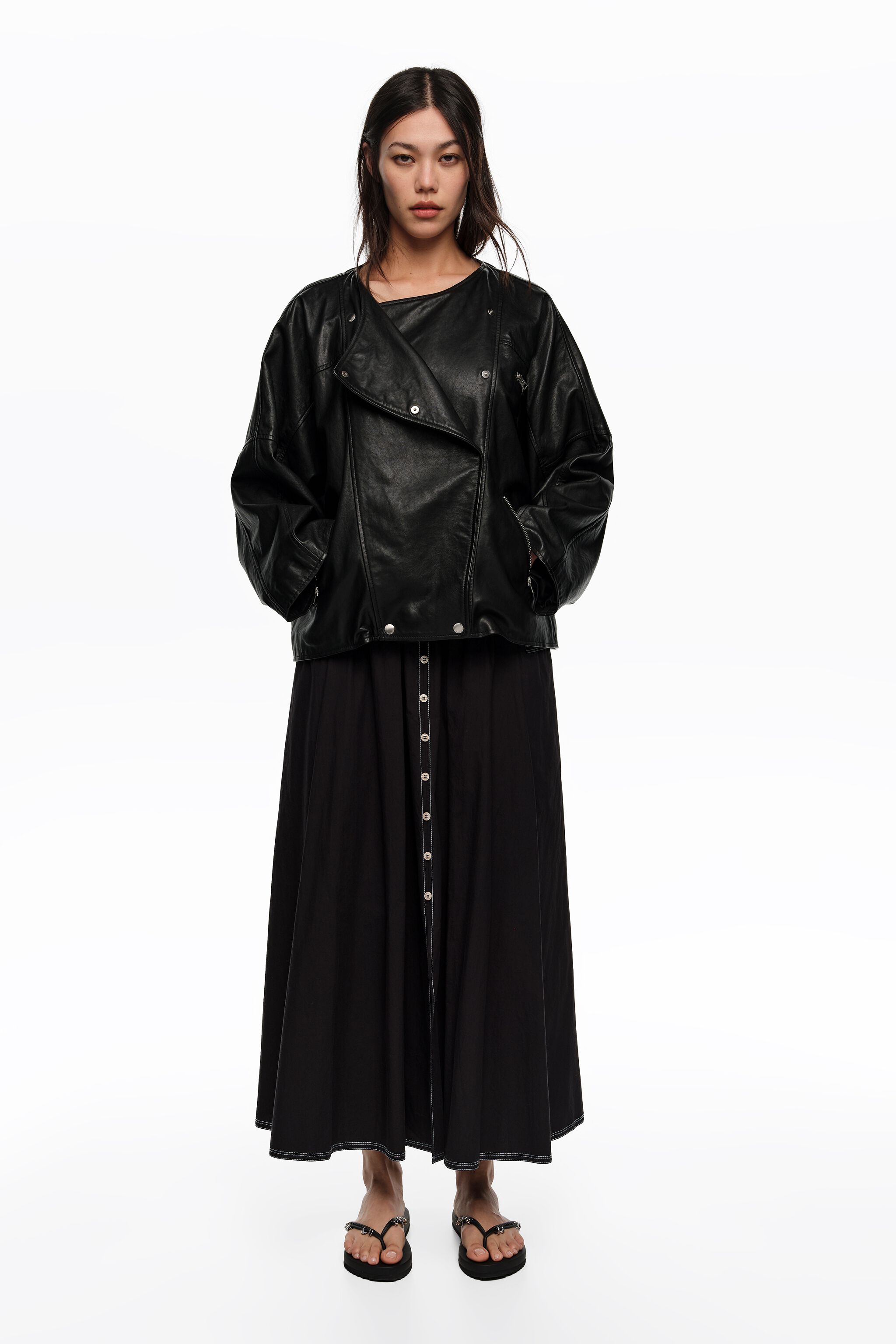 Falda A-line negra con botones