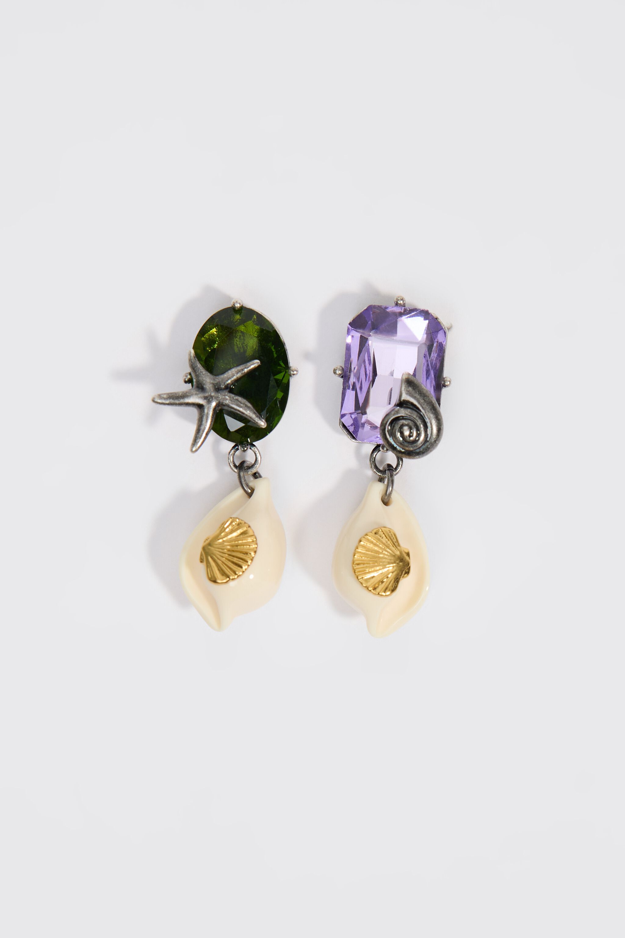 Pendientes de cristales y perlas con conchas marinas