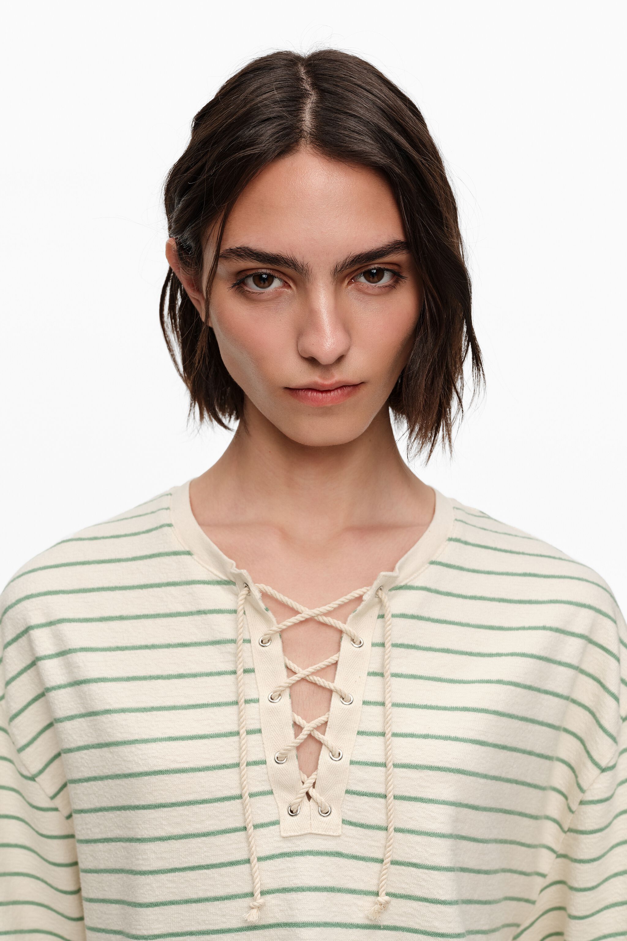 Camiseta de cuello redondo con rayas verdes ajustable