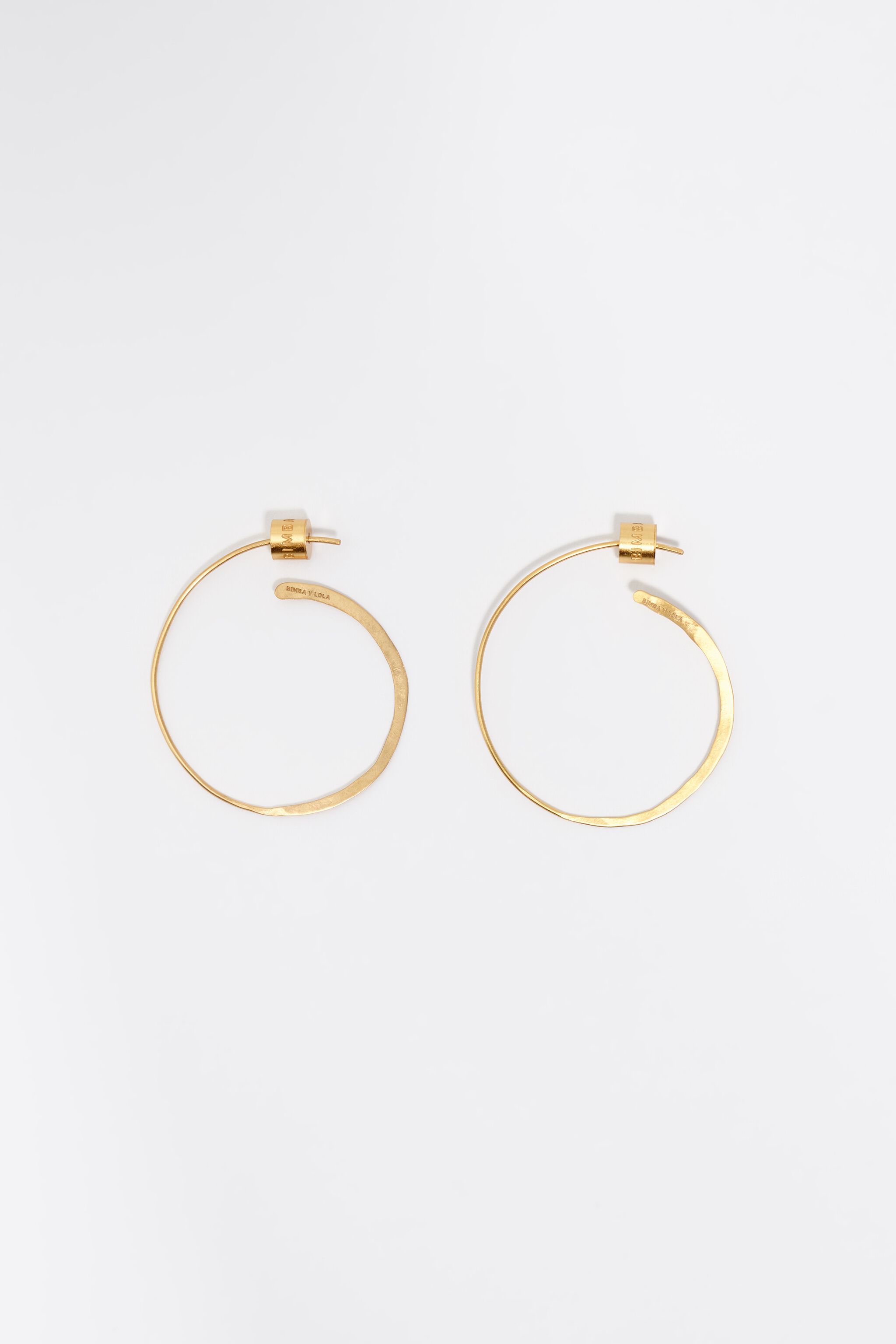 Aros de oro envejecido con textura pequeños