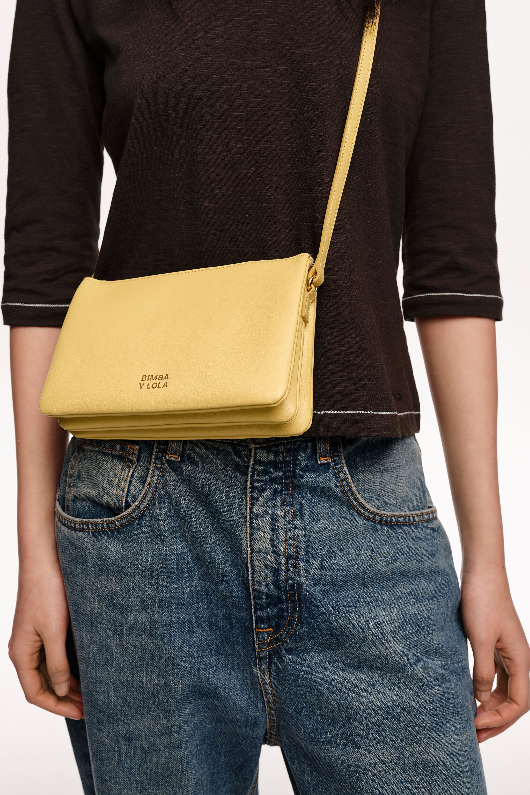 Bolso de mano triple de cuero mini