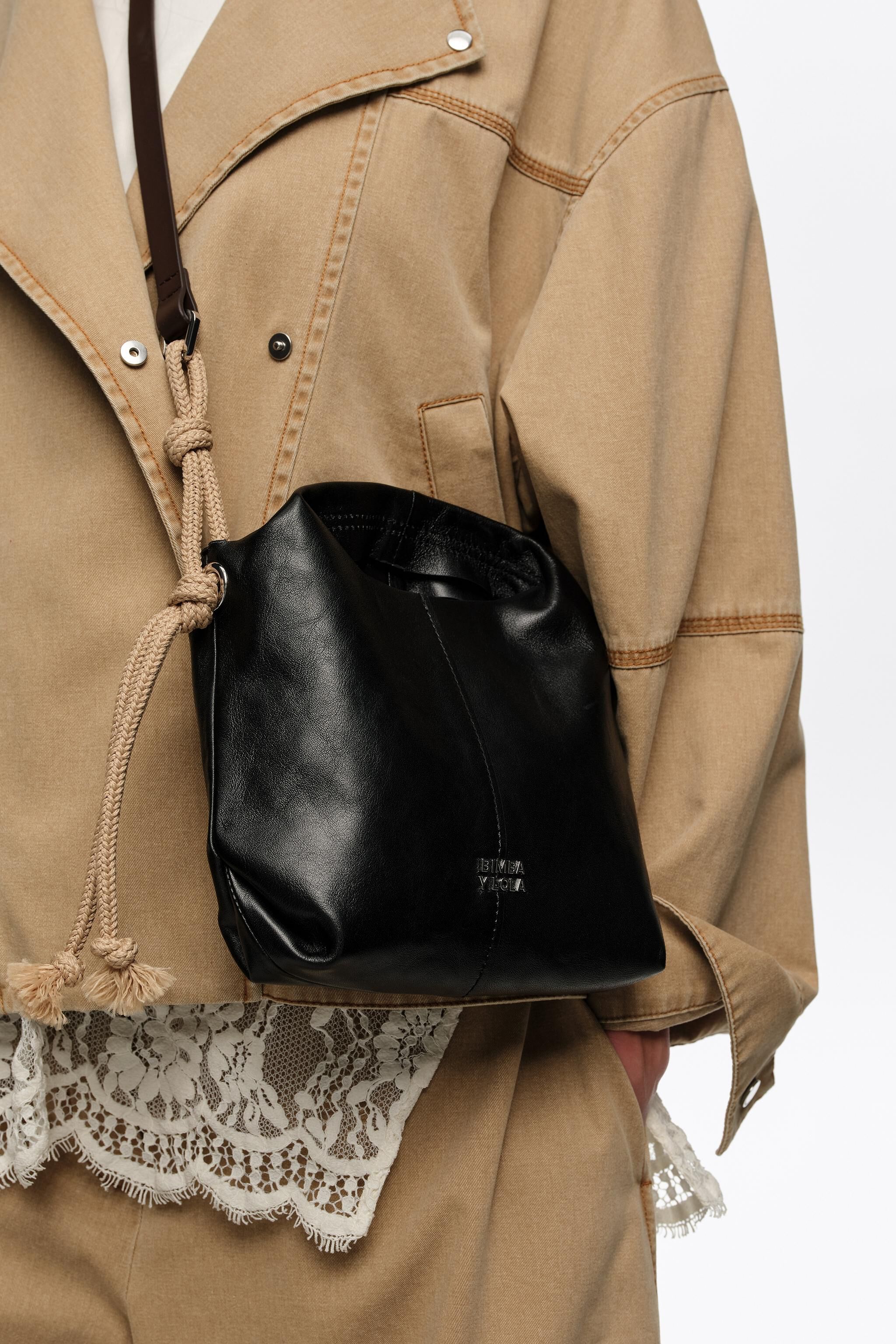 Minibolso de cuero negro