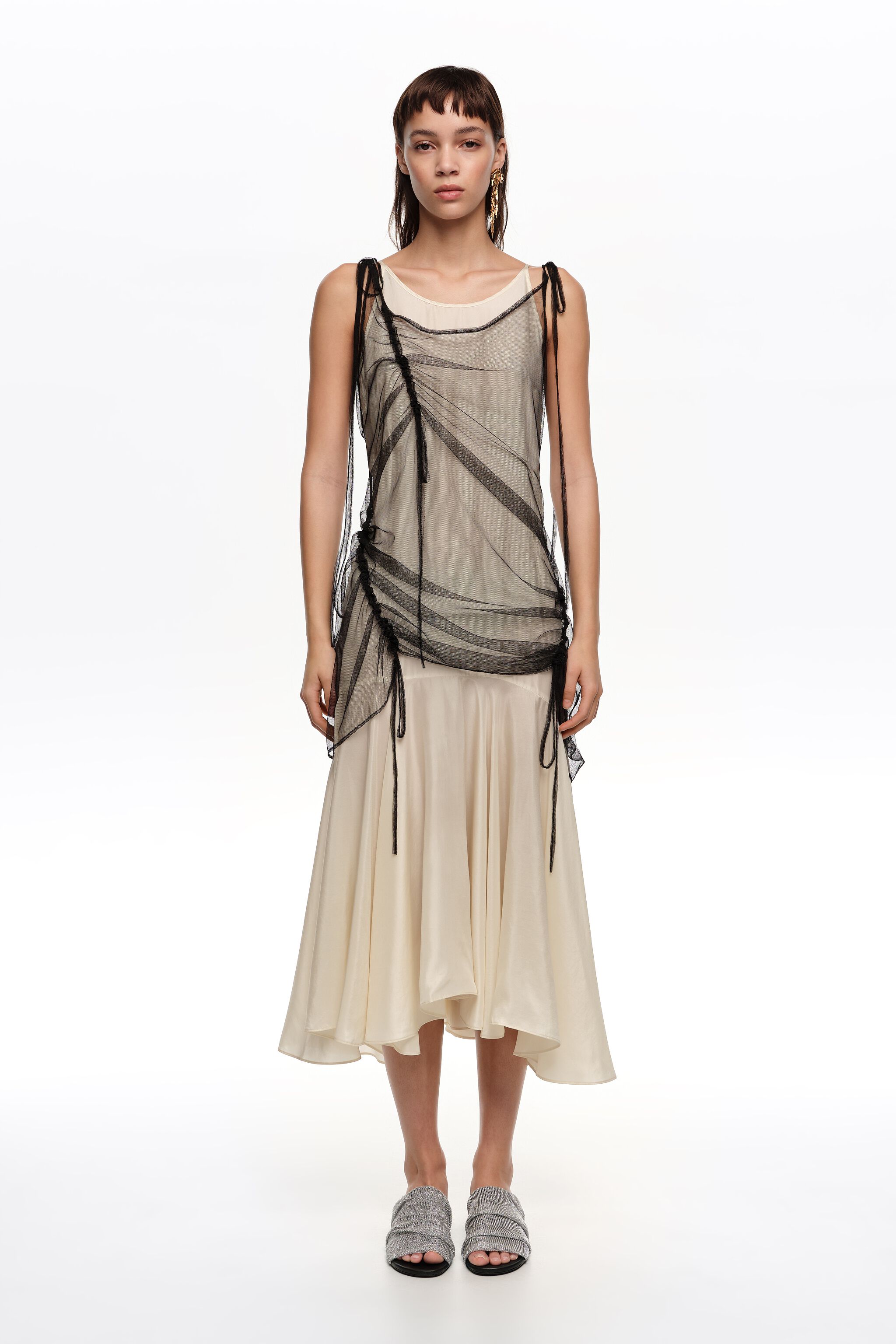 Vestido camisola con forro de malla negra