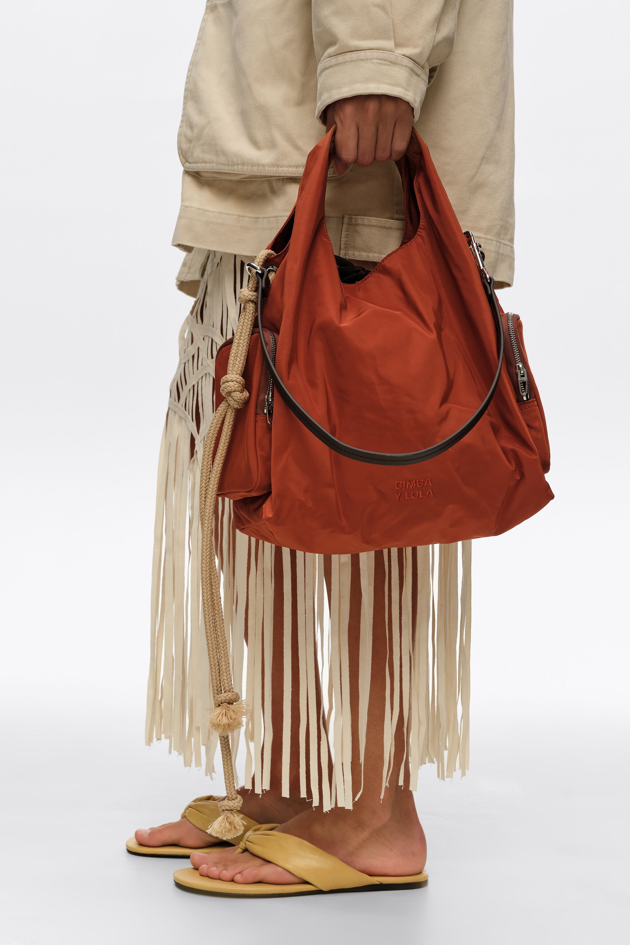 Bolso de mano de nailon rojo oscuro mediano