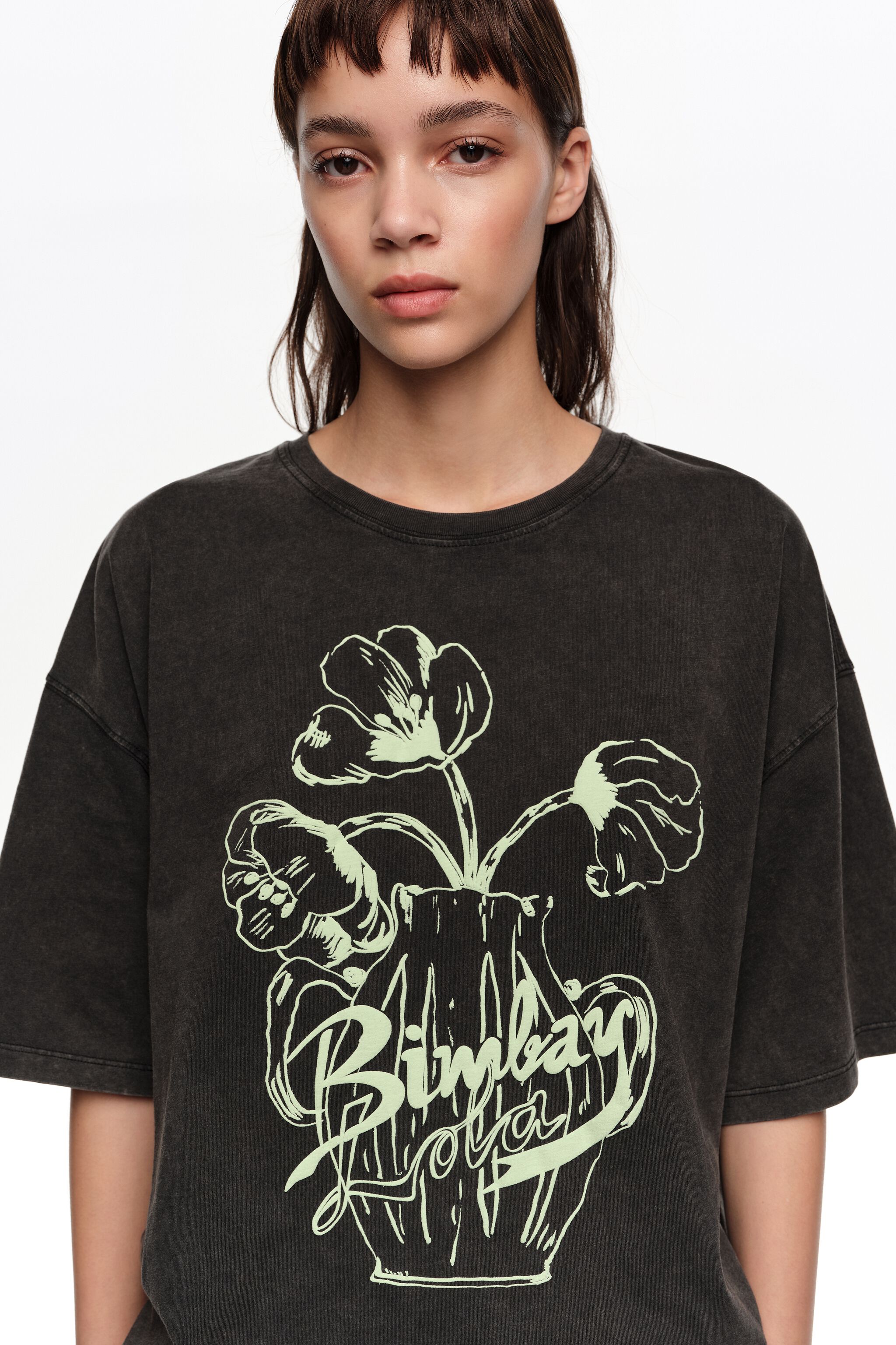 Camiseta de algodón orgánico con estampado floral en relieve