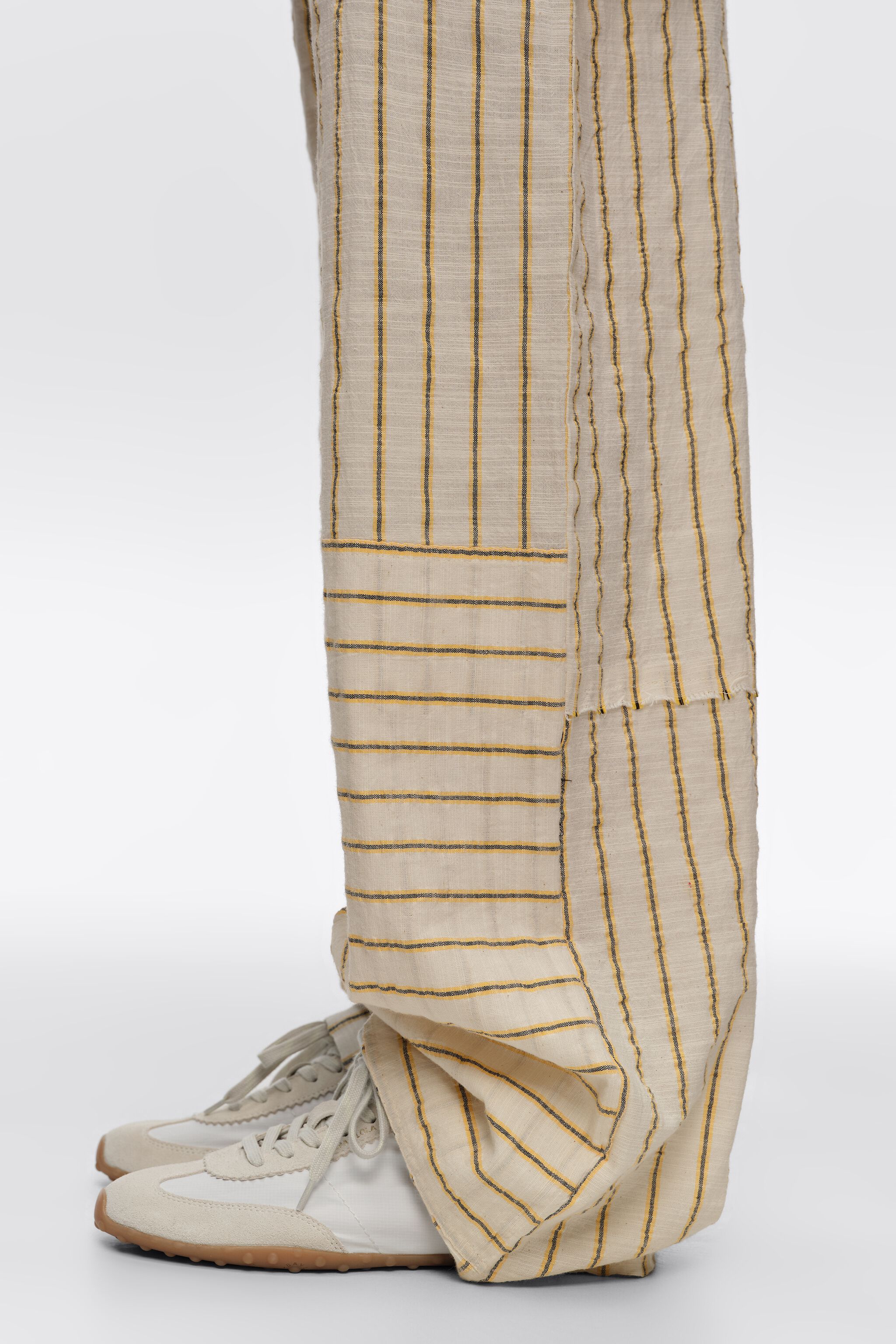 Zapatilla blanca de ante y nailon 13 29