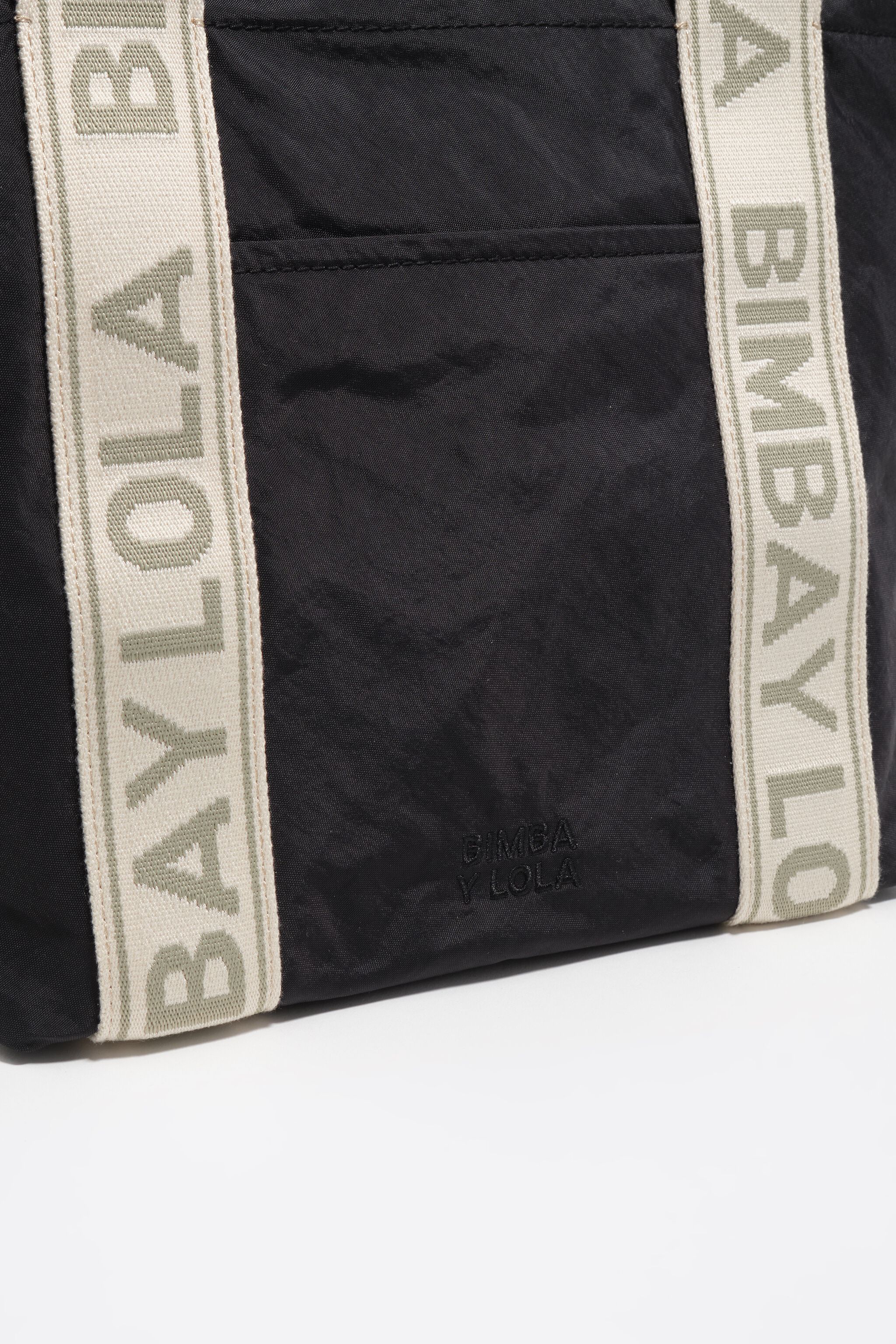 Bolso de nylon grafito mediano