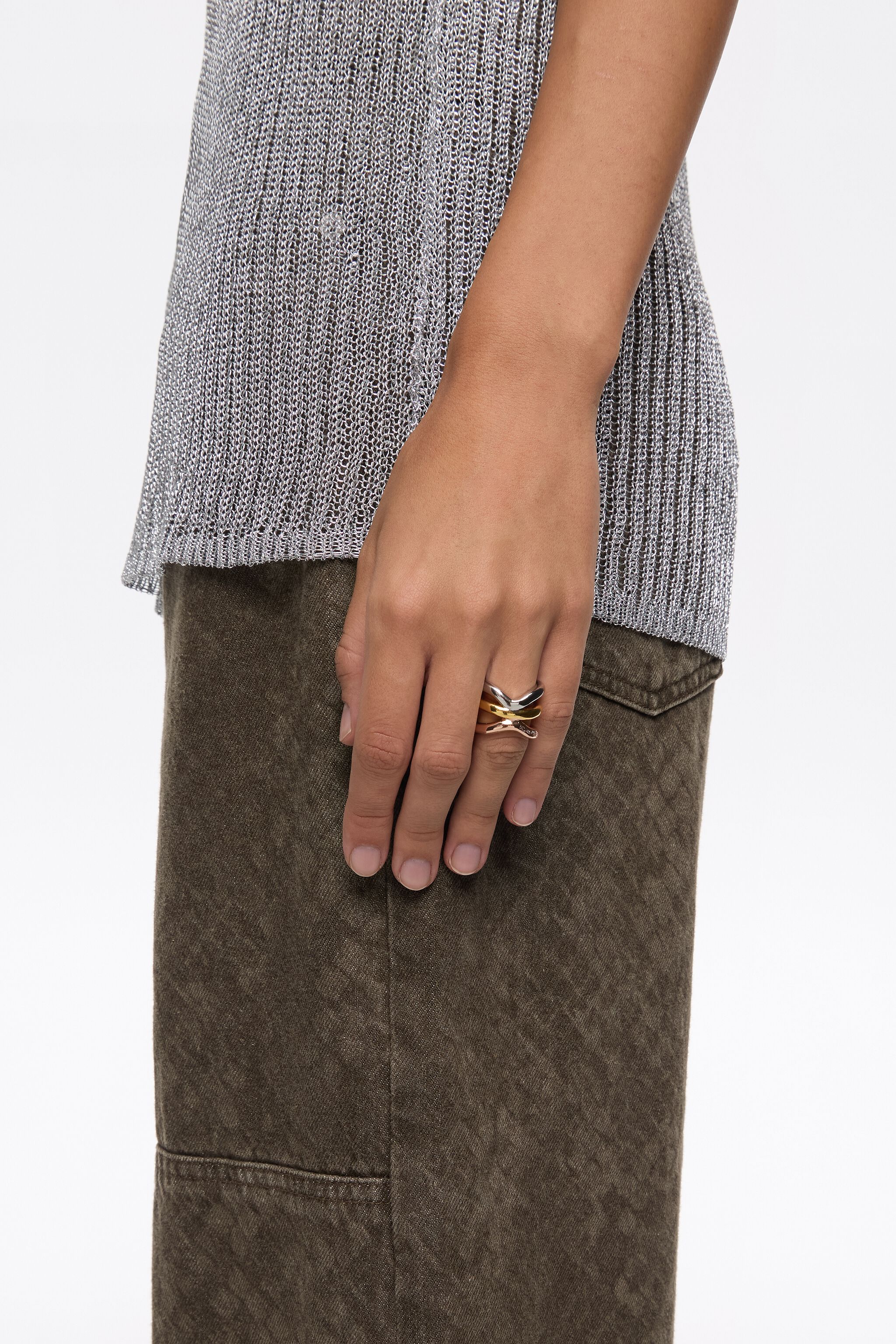 Anillo con bandas de tres tonos