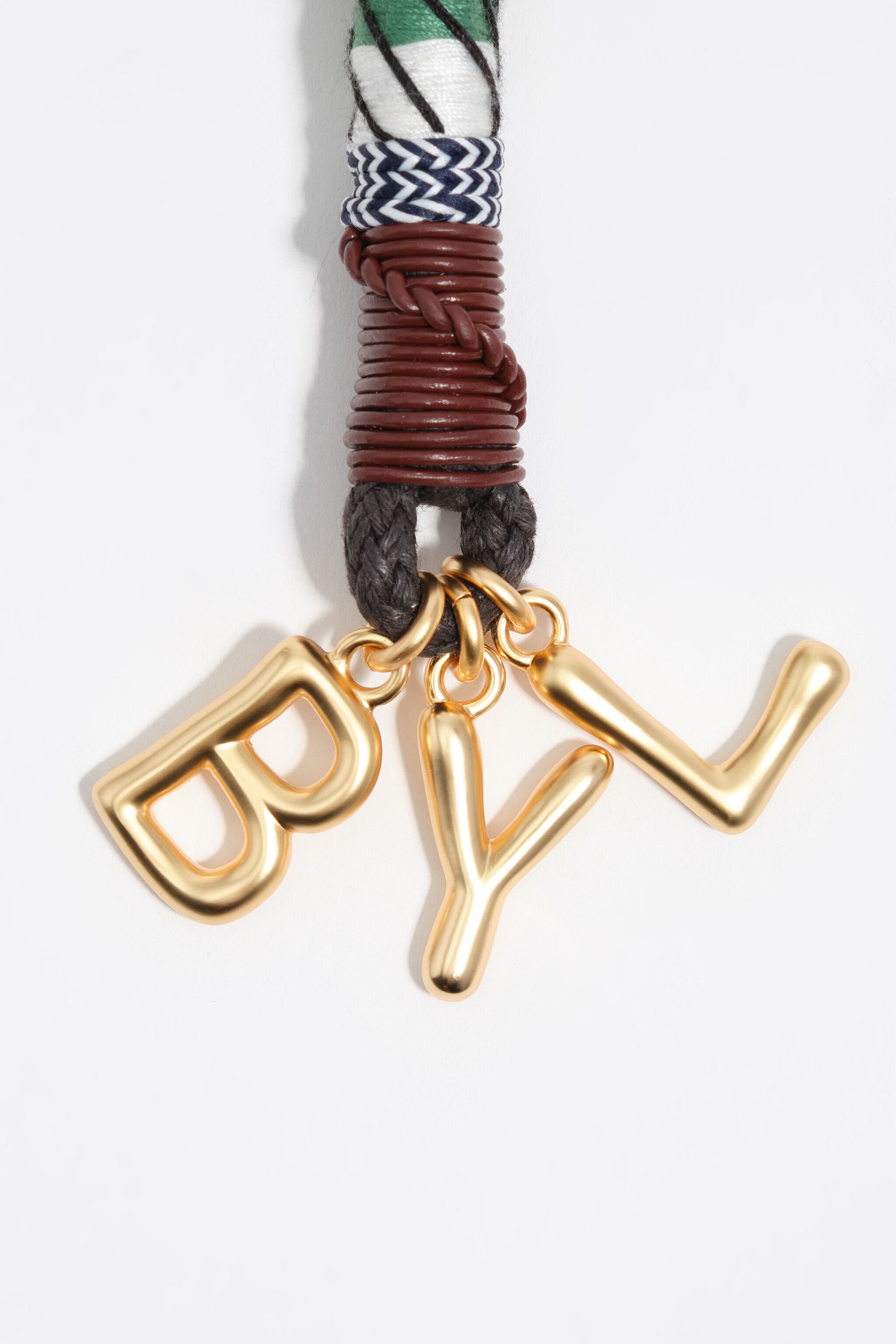 Anillo de llaves de cuerda con nudos y colgantes