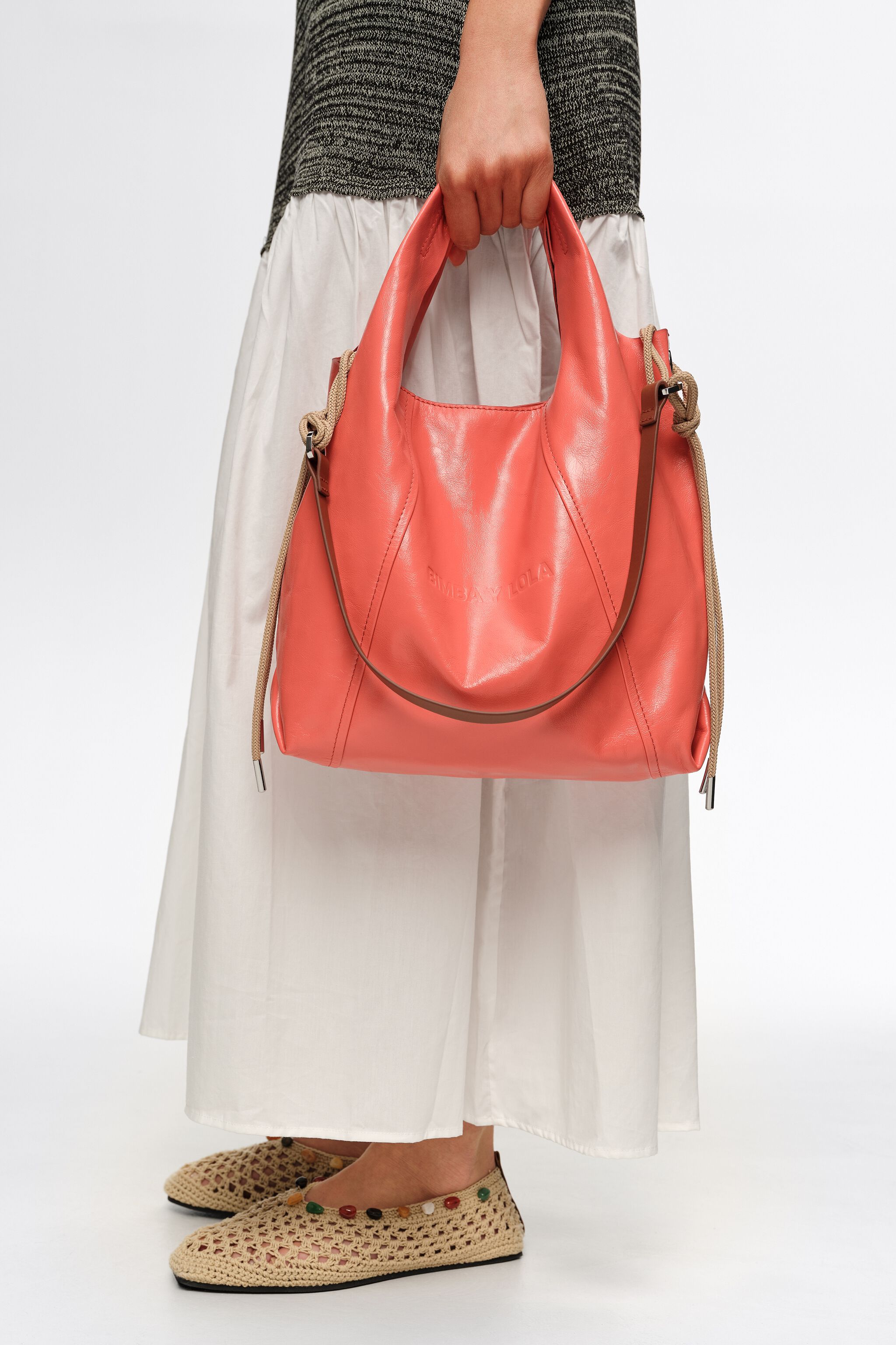 Bolso de papel de cuero coral mediano