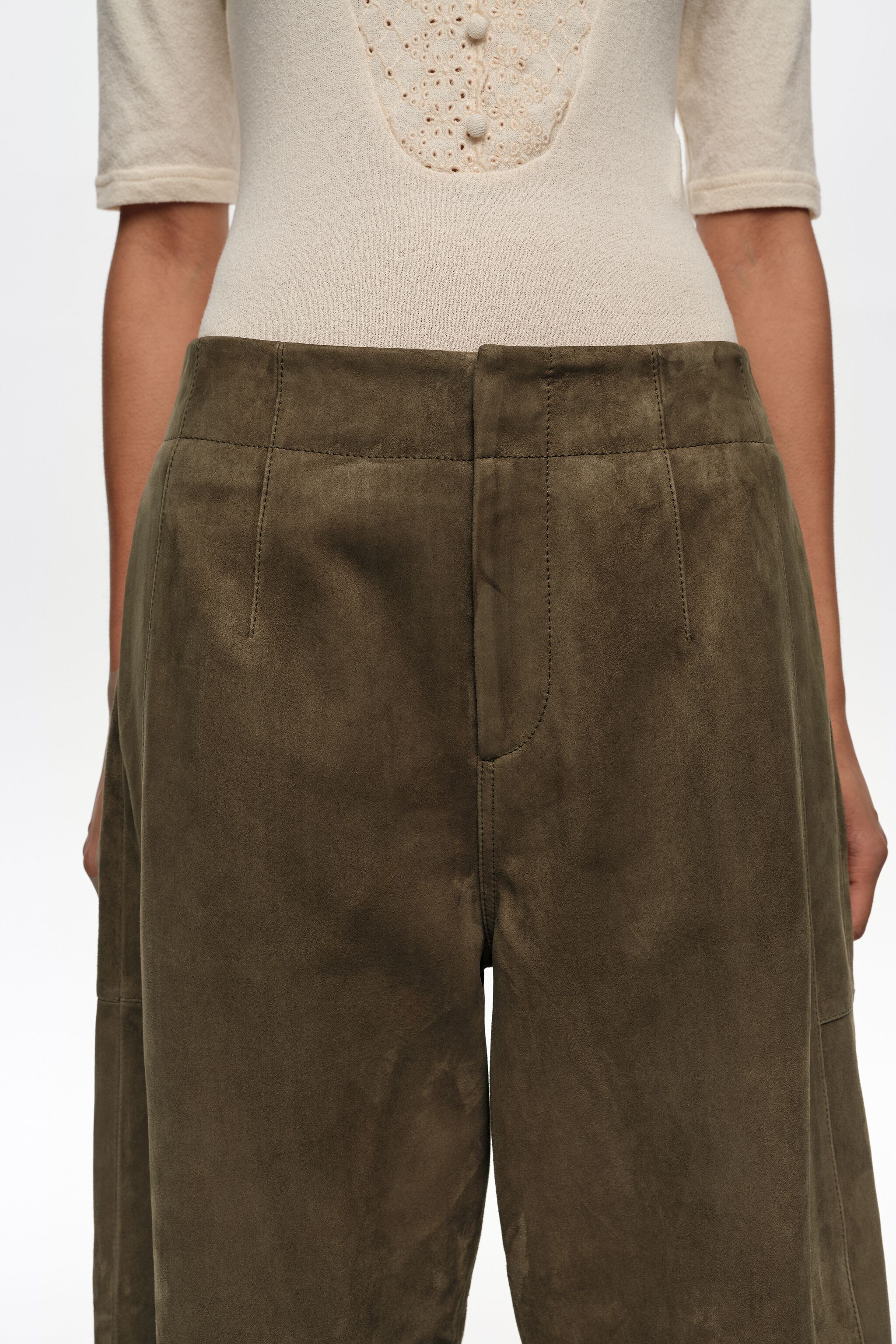 Pantalones de caña de ante oliva oscuro