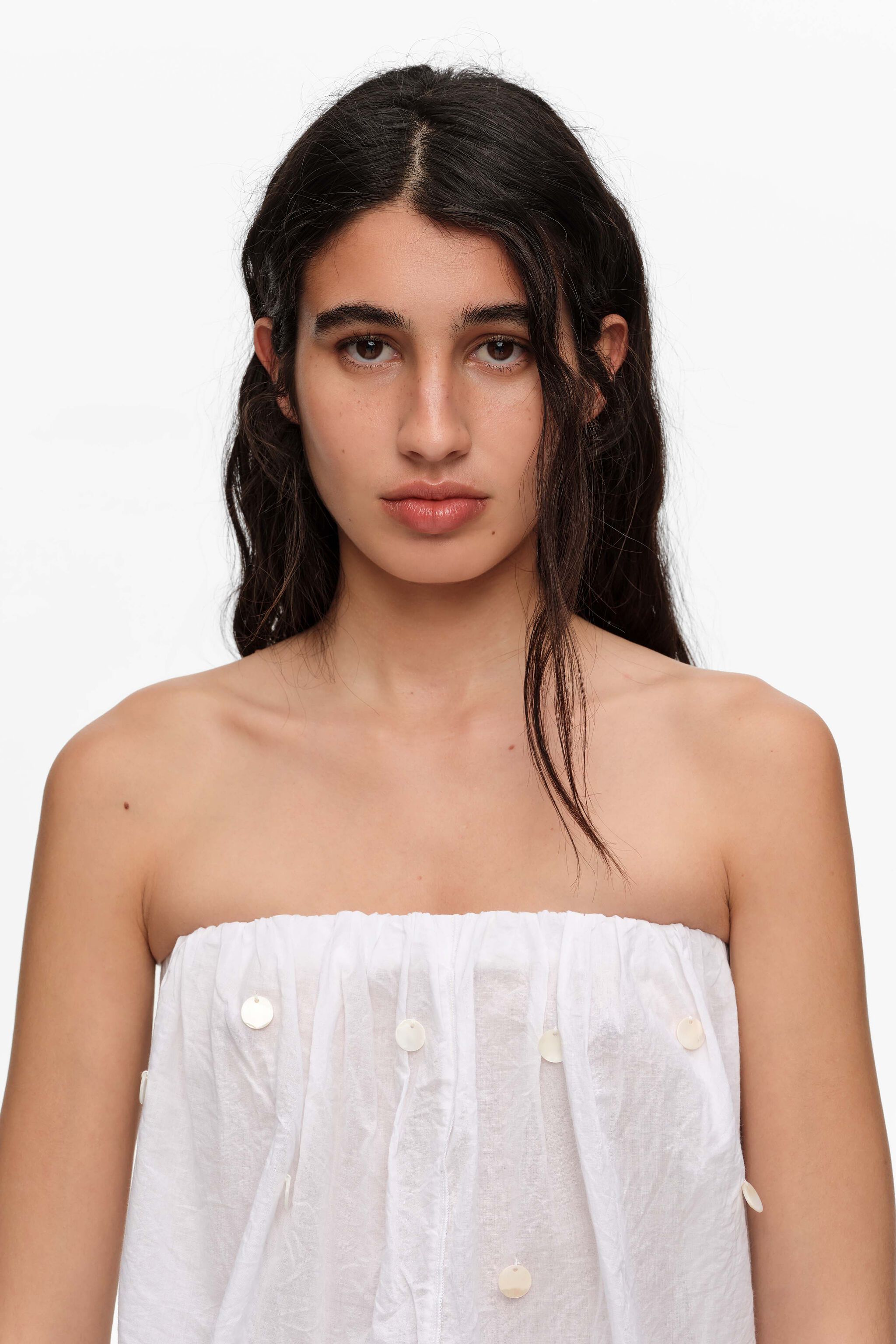 Top sin tirantes con volantes blanco