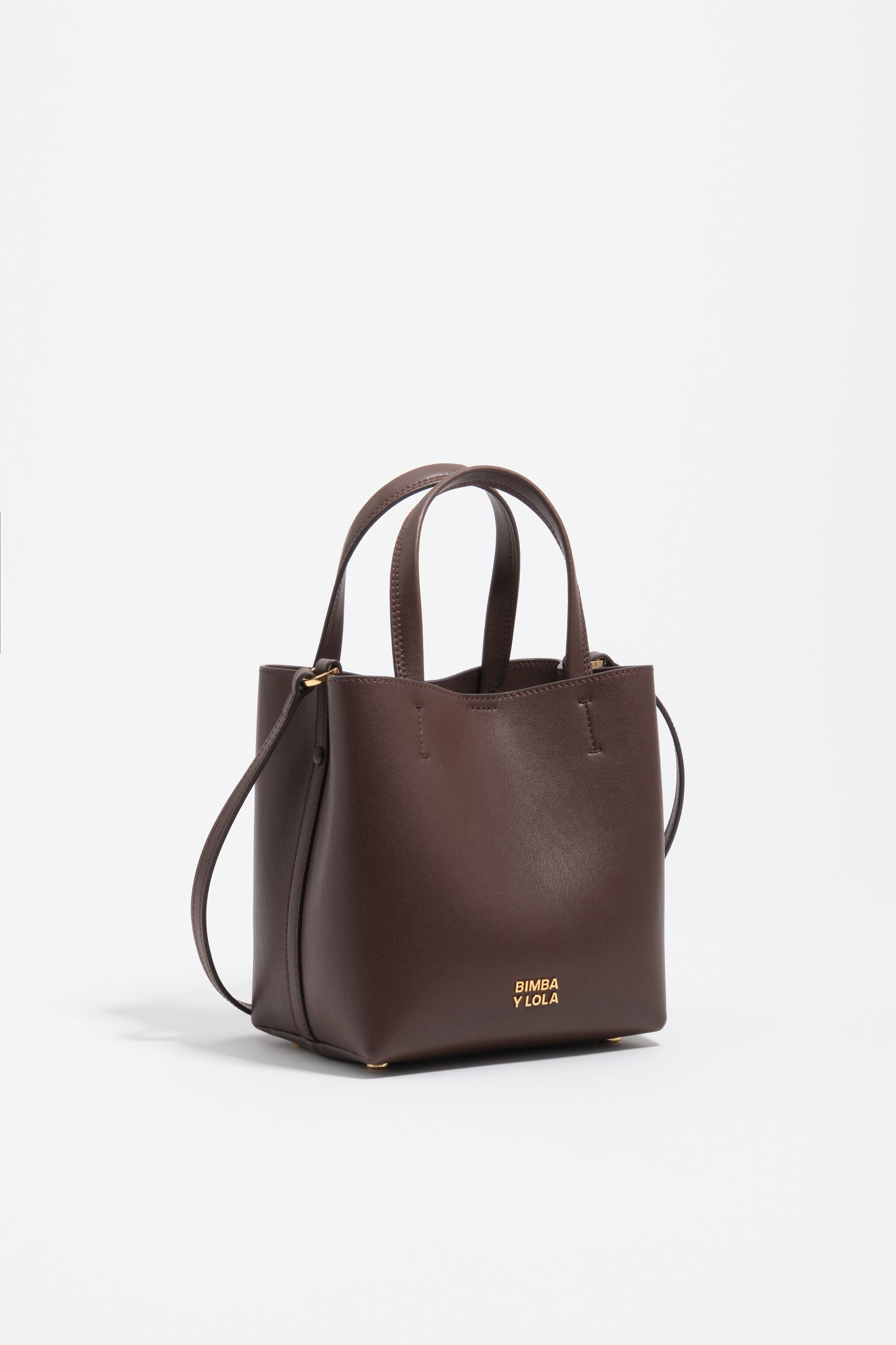 Bolso pequeño de cuero con forma de chihuahua de chocolate
