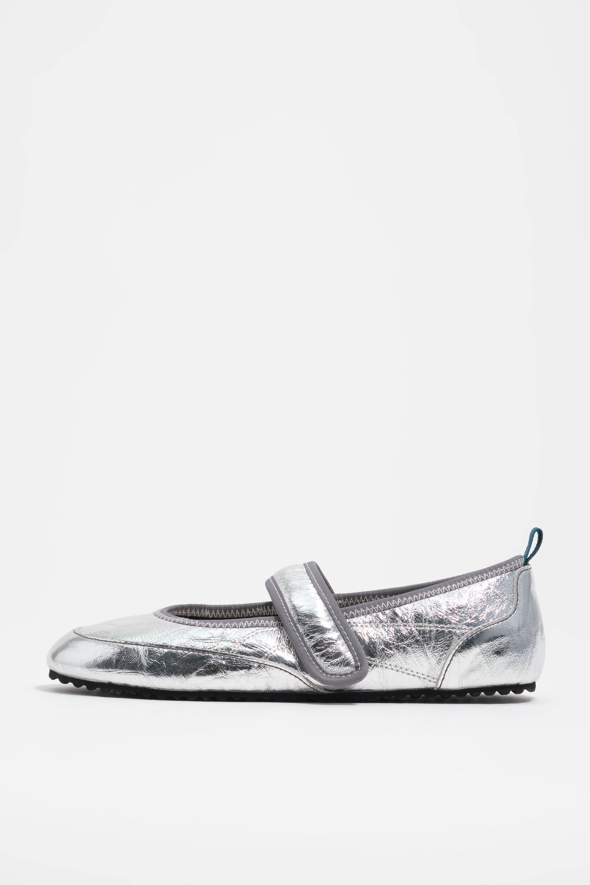 Ballerina deportiva de cuero plateado
