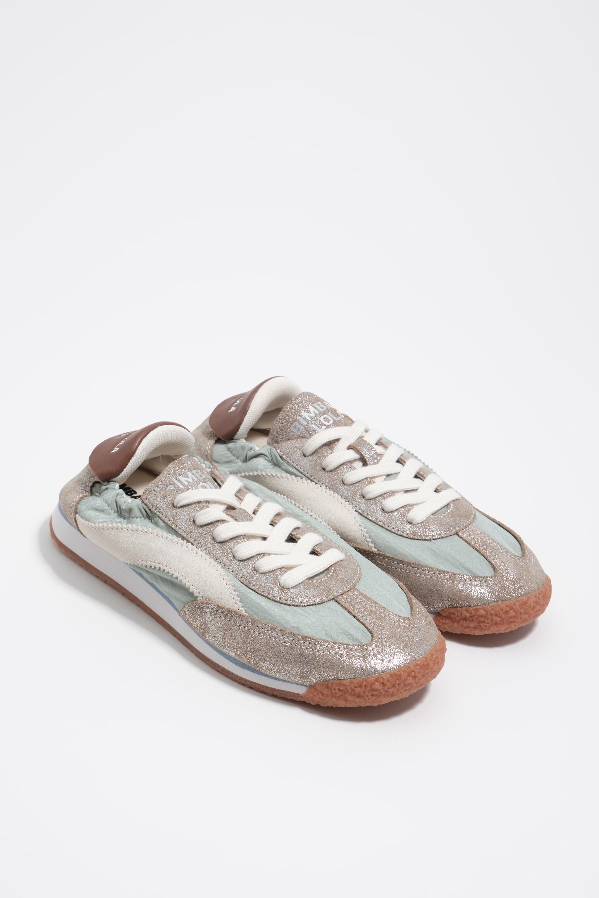 Zapatilla 13 06 de ante metálico y nylon verde