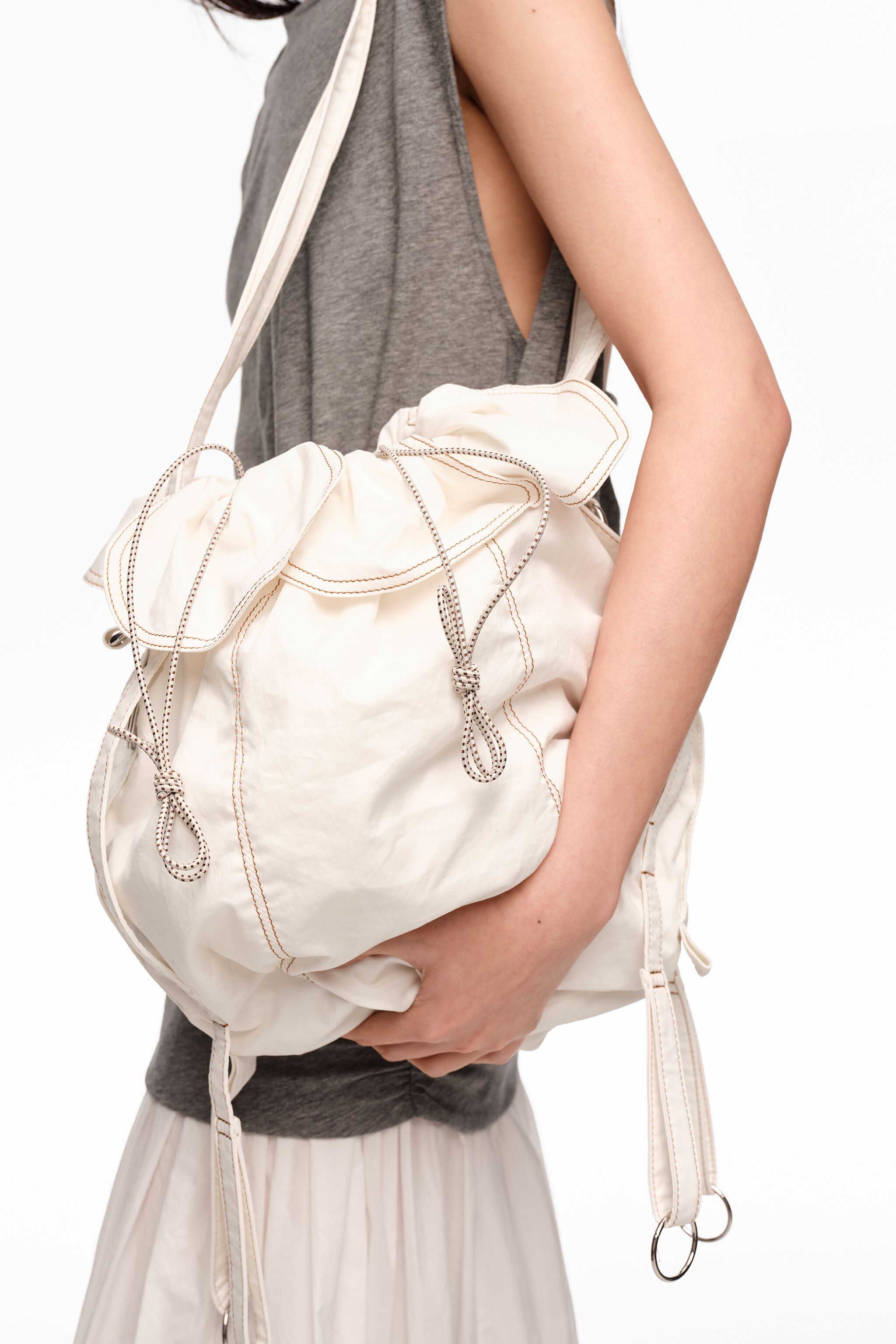Bolso grande Pétalo tejido blanco