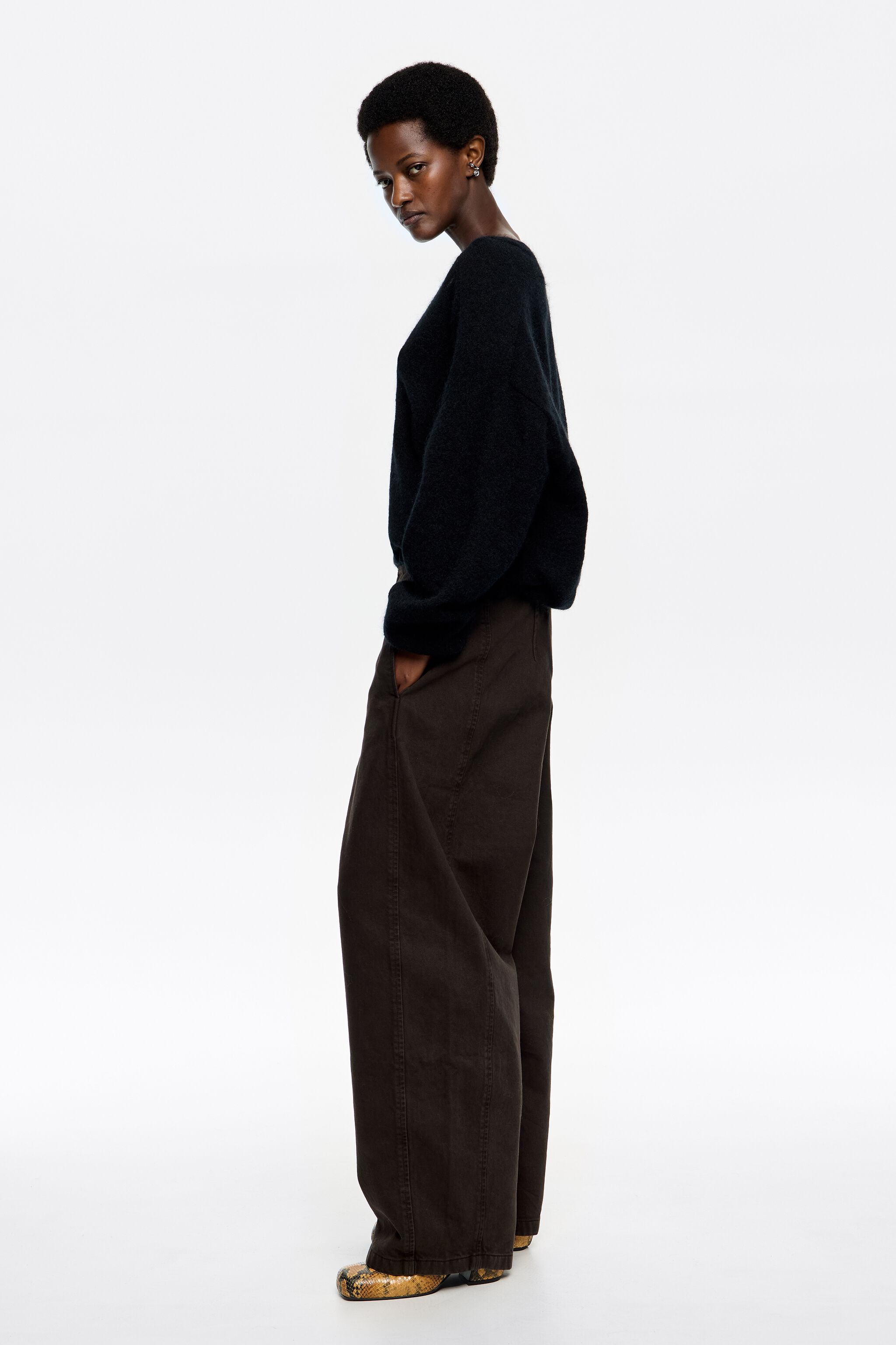 BARREL - Pantalones vaqueros de algodón con cintura ajustable marrón oscuro