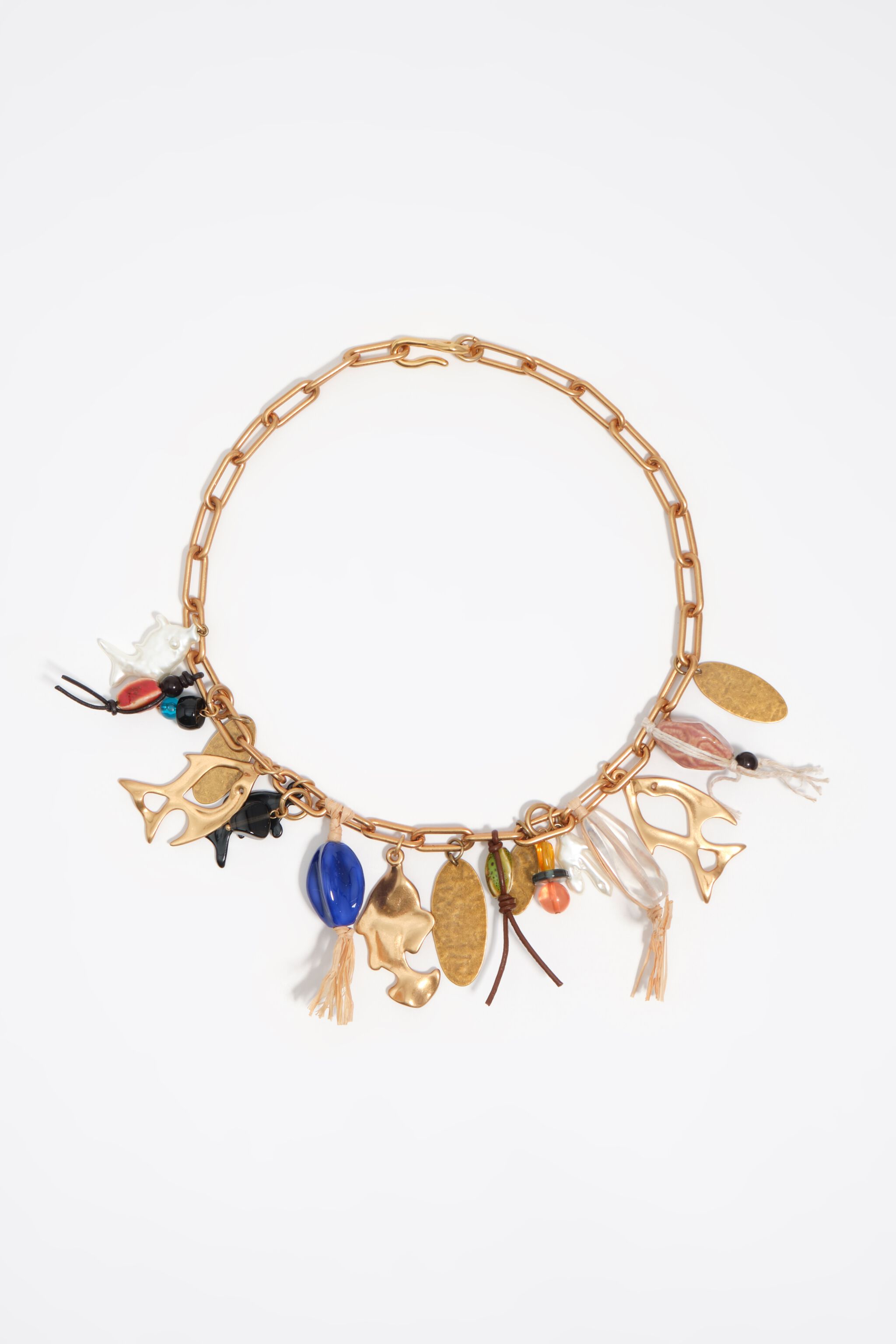 Collar con pez de oro envejecido y cerámica