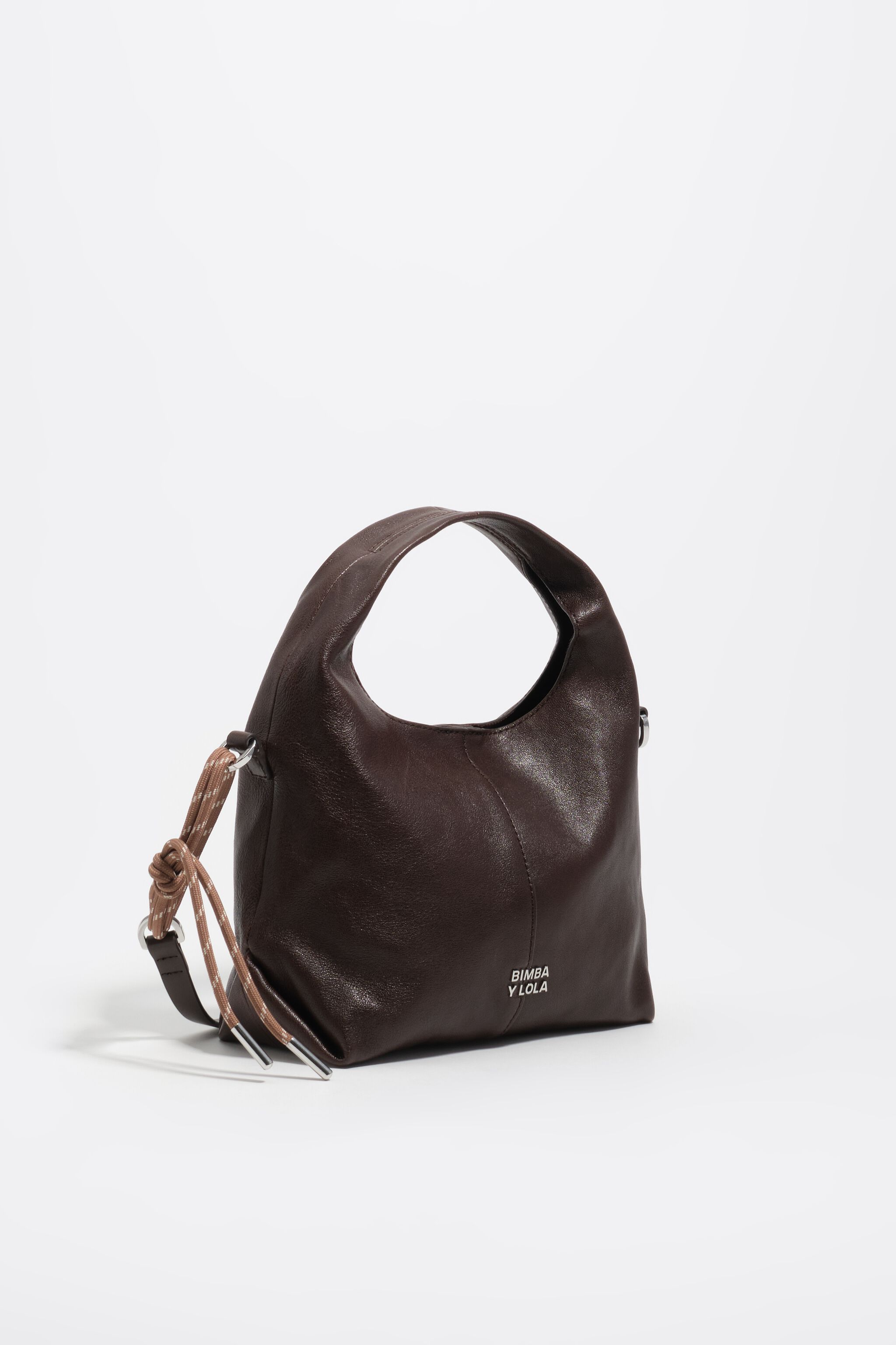 Bolso cruzado de cuero y papel pequeño