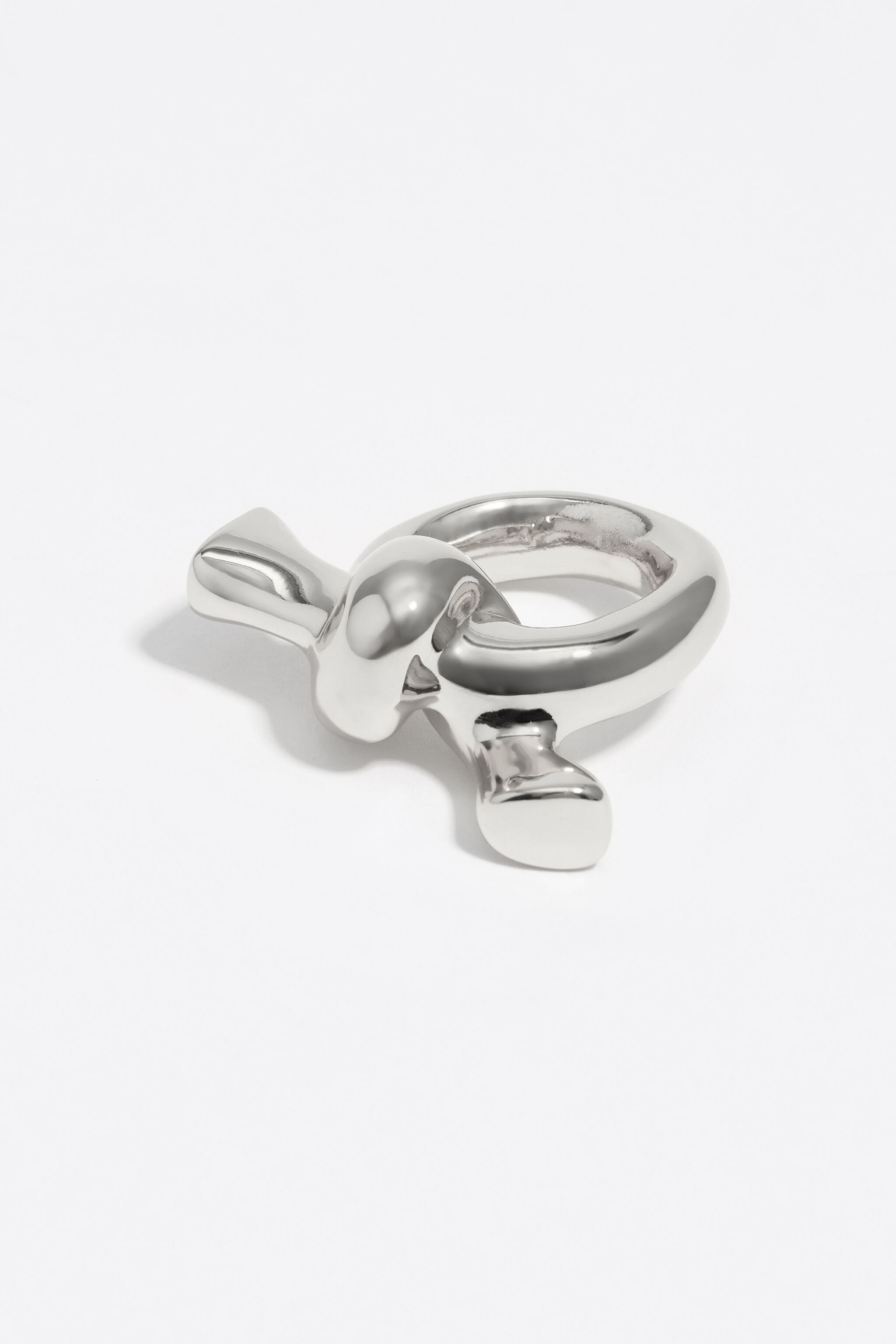 Anillo para bufanda con nudo de plata