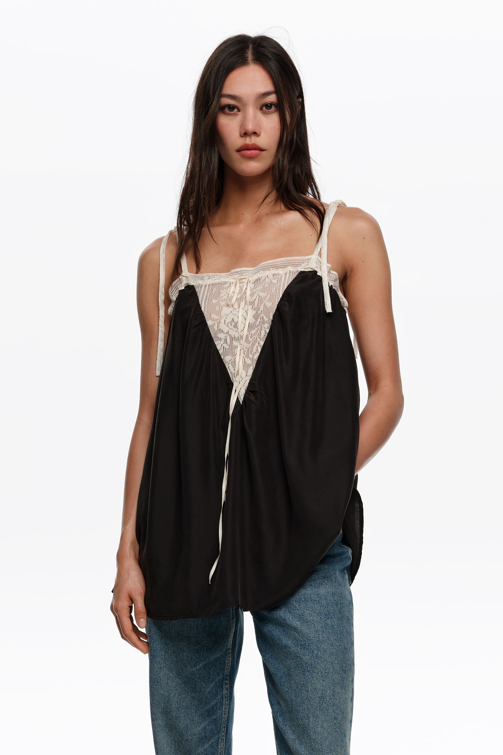 Top de encaje de seda negro