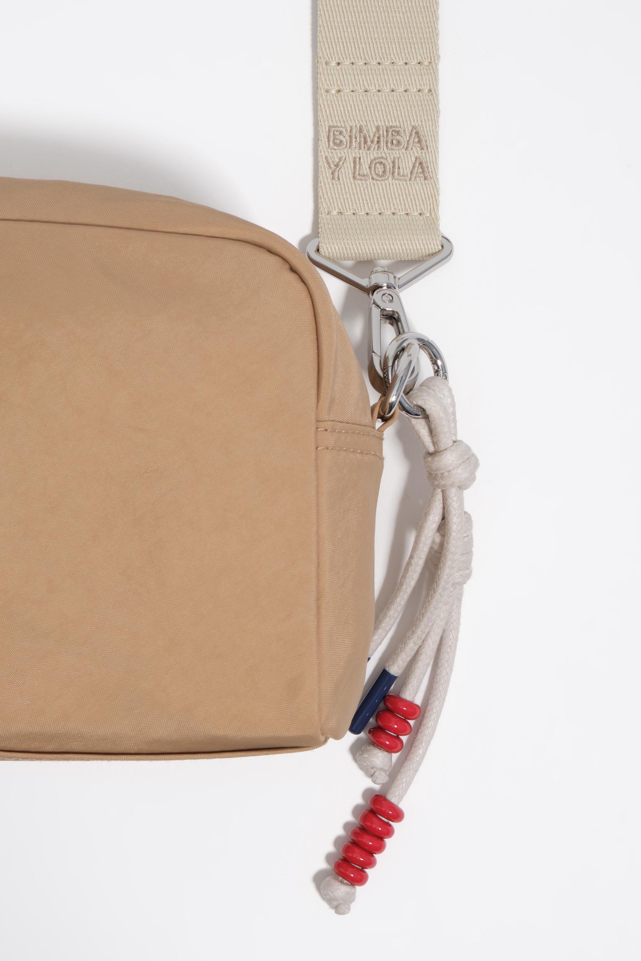 Bolso bandolera de nailon camel