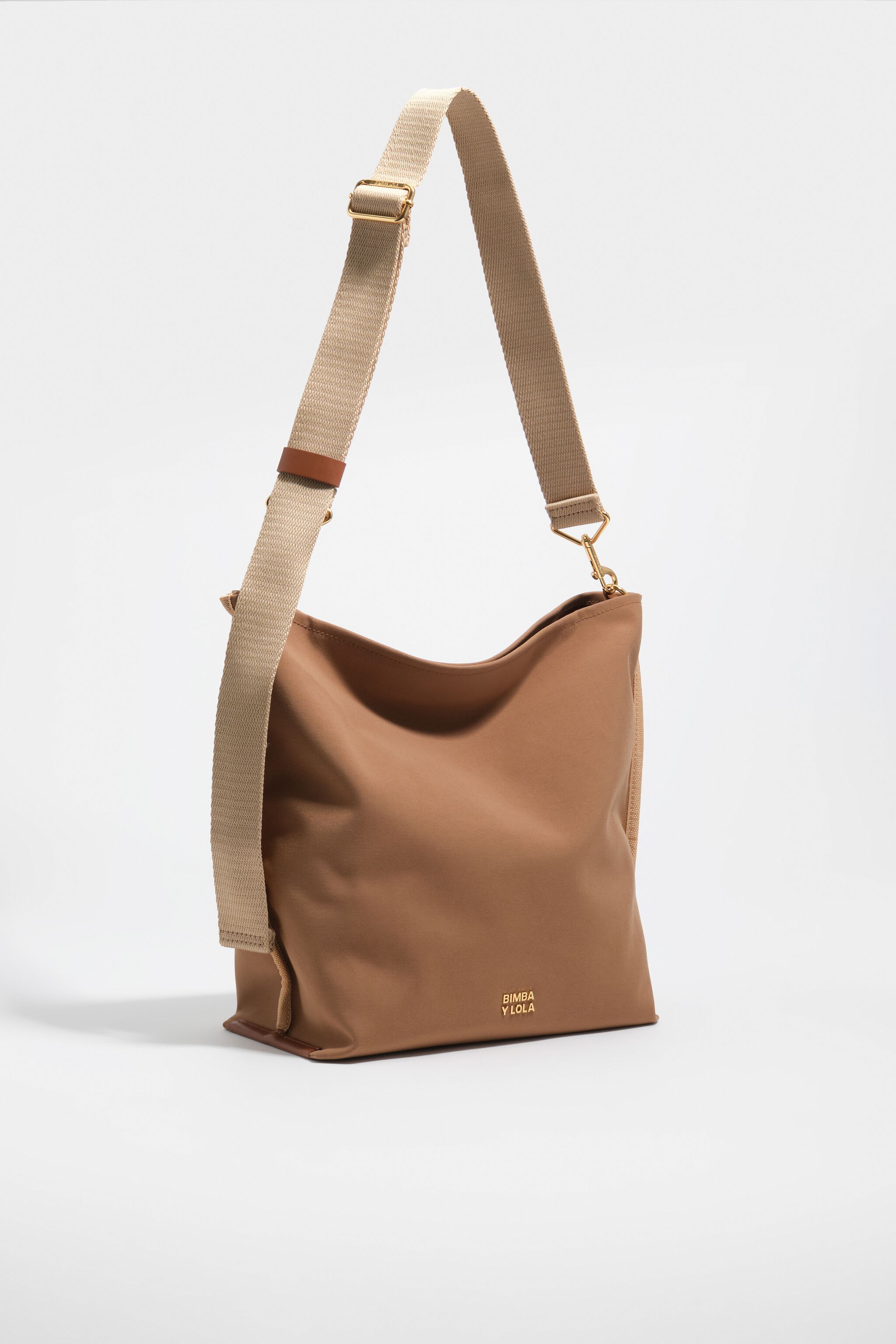 Bolso Carlino de gabardina canela mediano