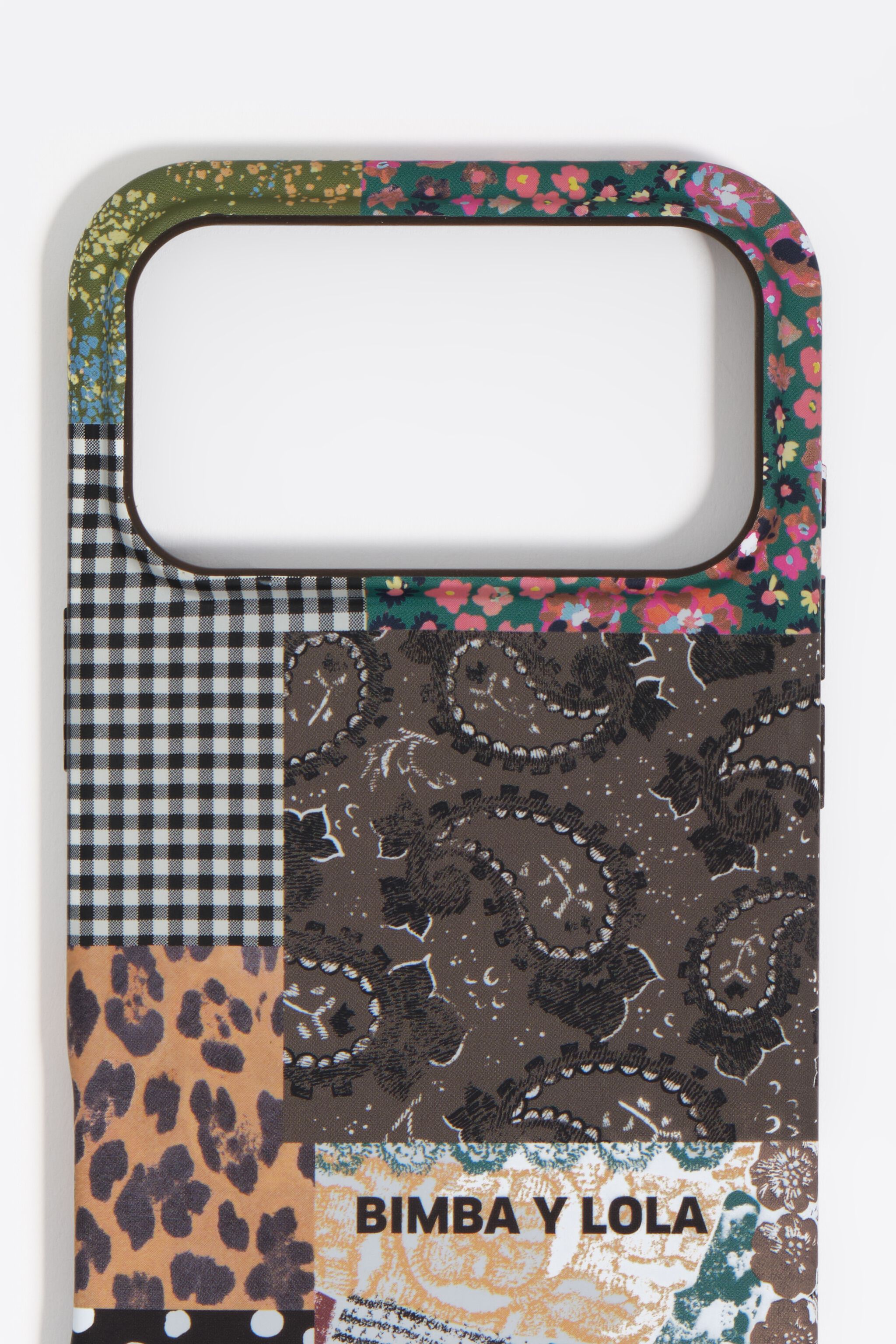 Funda rígida para iPhone 17 Pro Max con diseño de patchwork