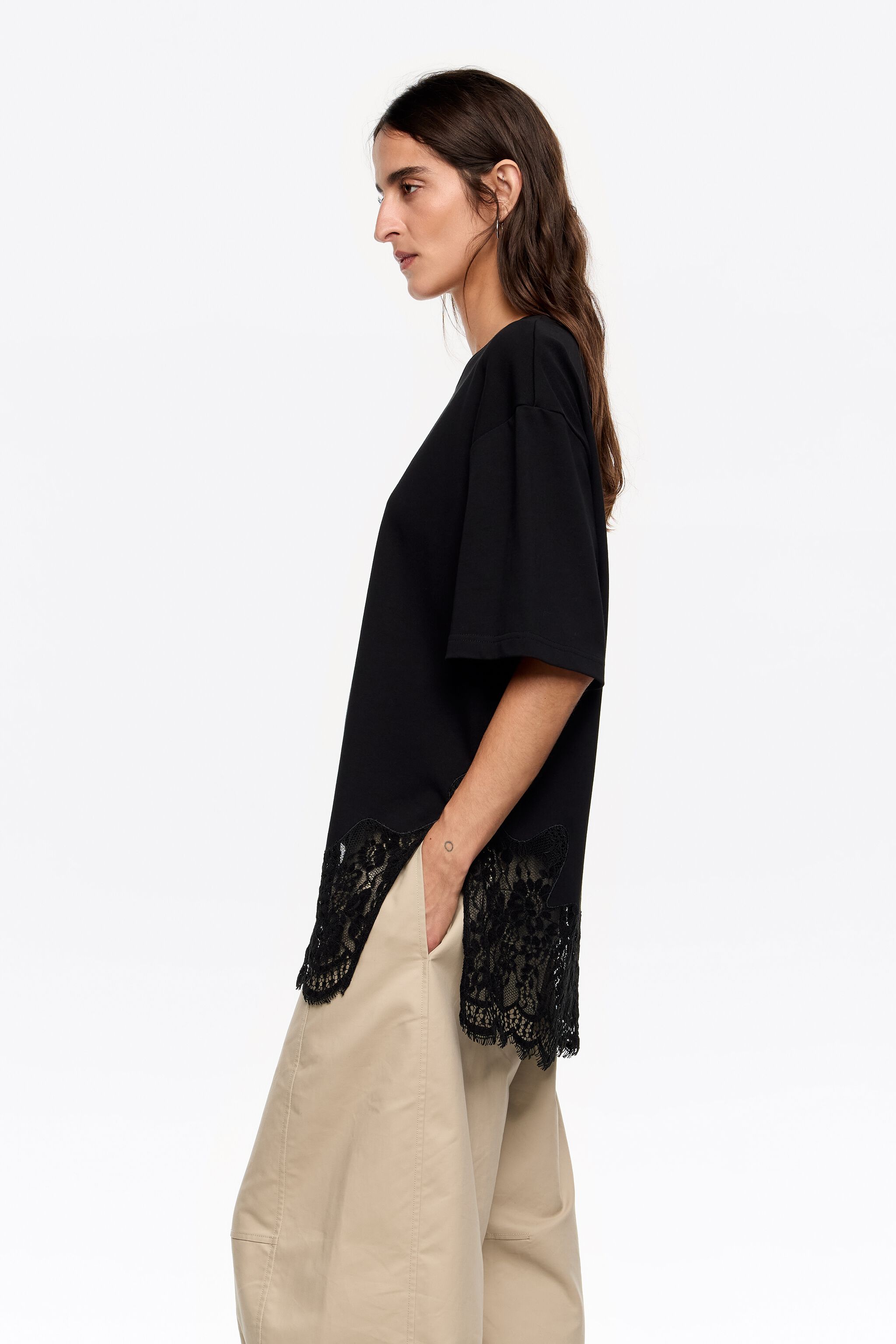 Camiseta de encaje negra oversize