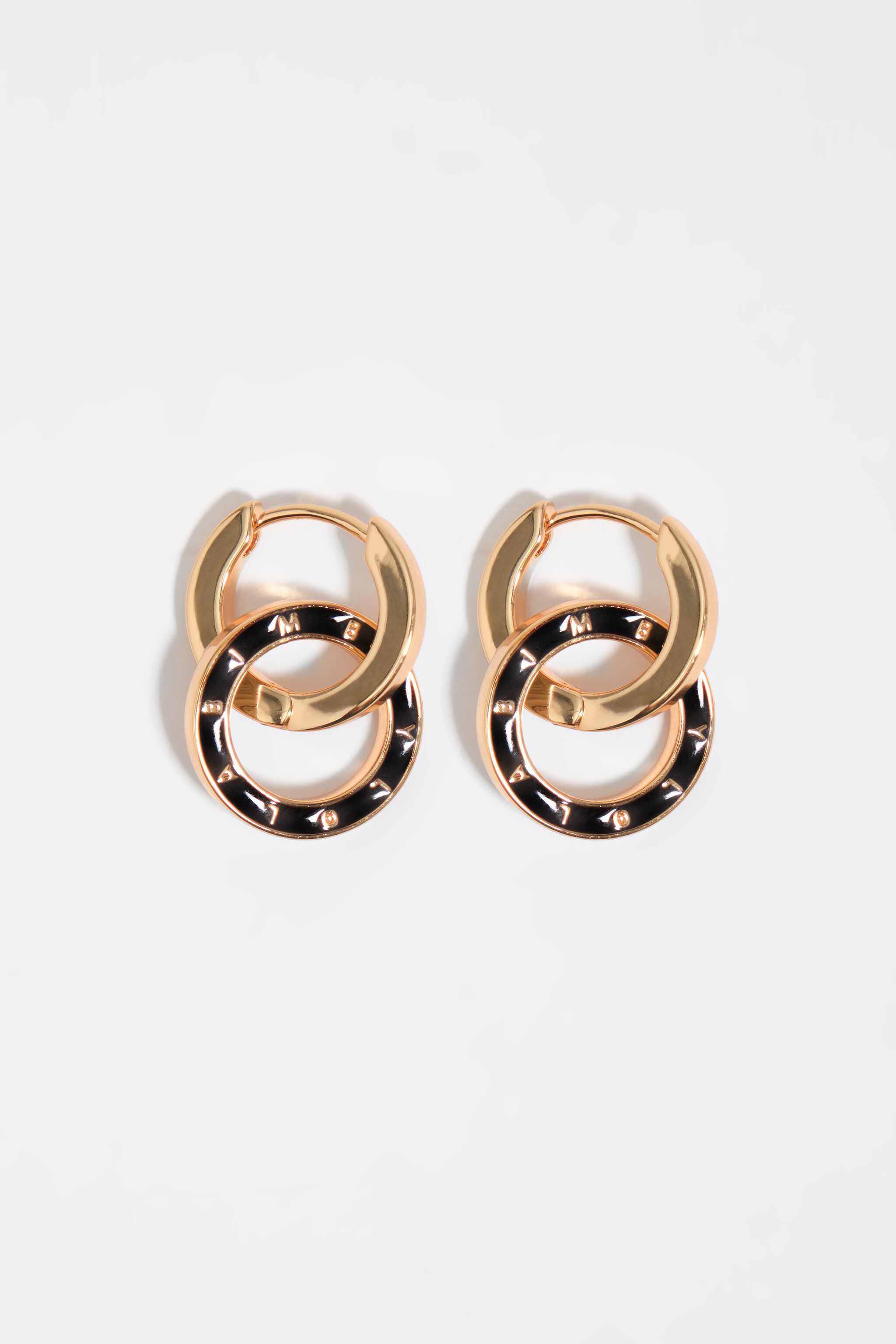 Aretes de doble aro con logotipo marrón