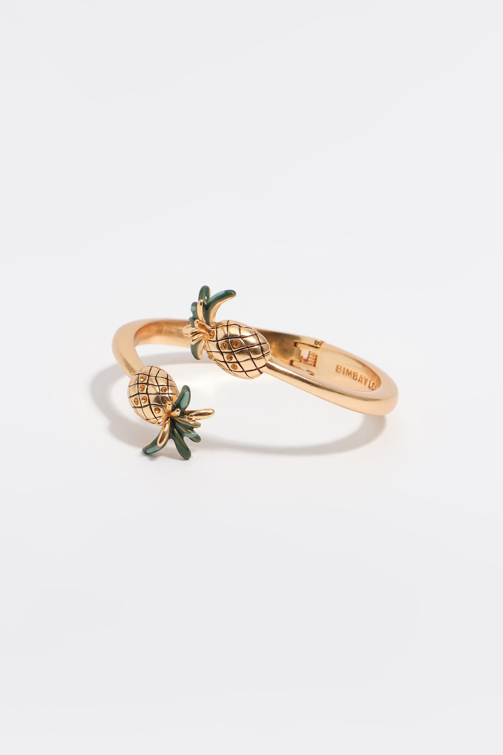 Pulsera de piñas doradas con diseño cruzado