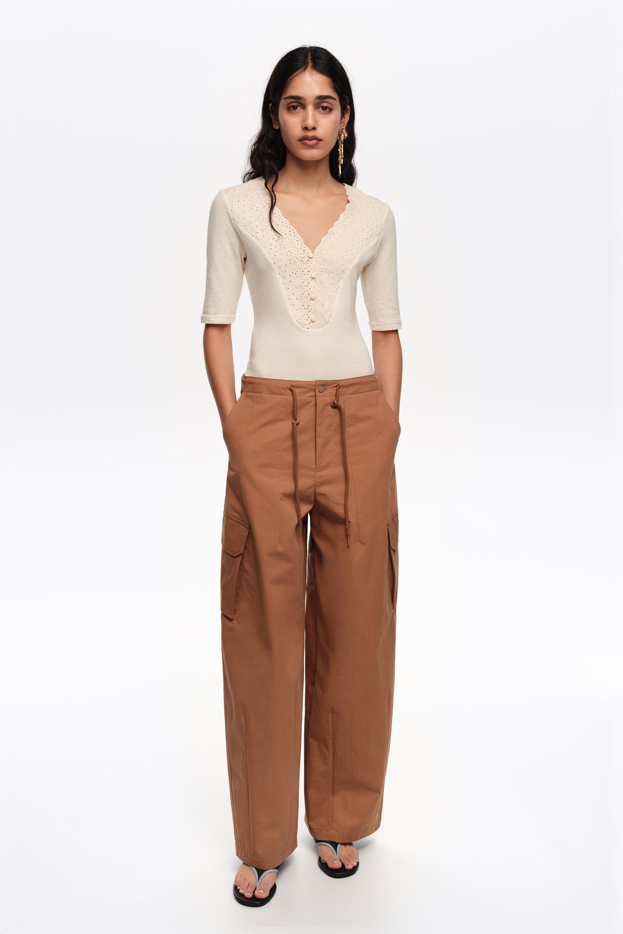 Pantalones de tela de algodón marrón claro
