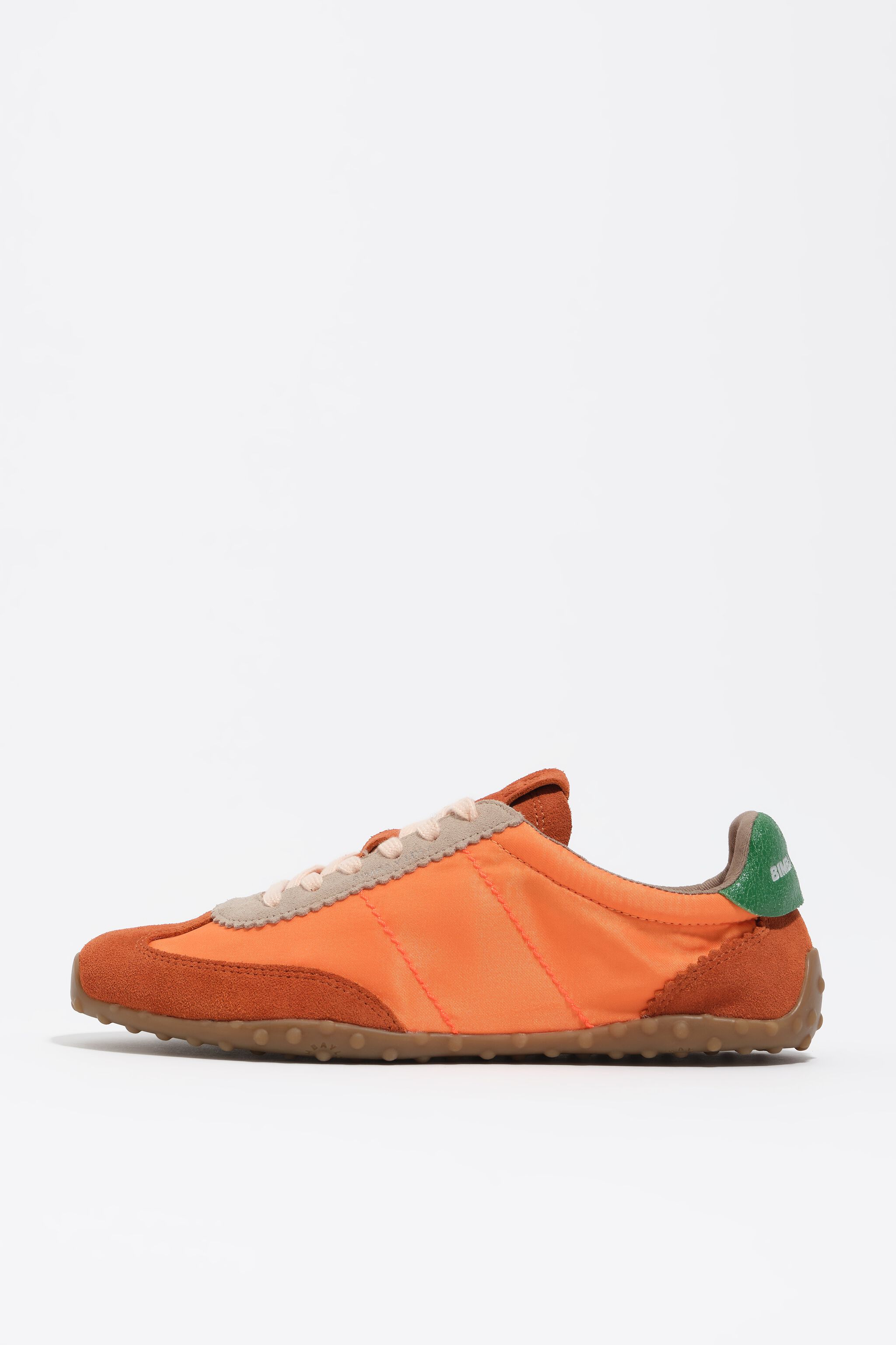 Zapatilla naranja de ante y nailon 13 29