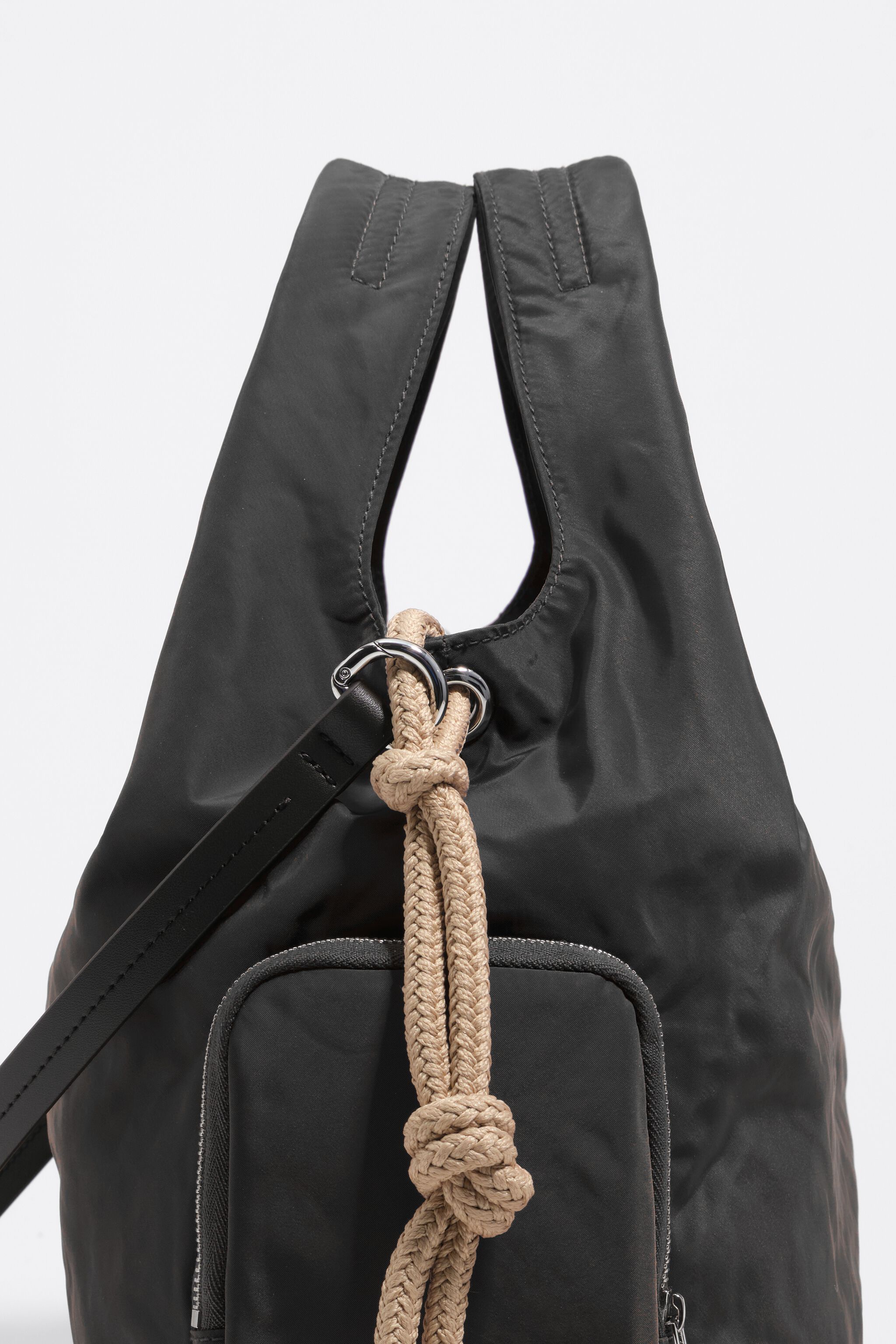 Bolso de mano de nylon gris carbón mediano
