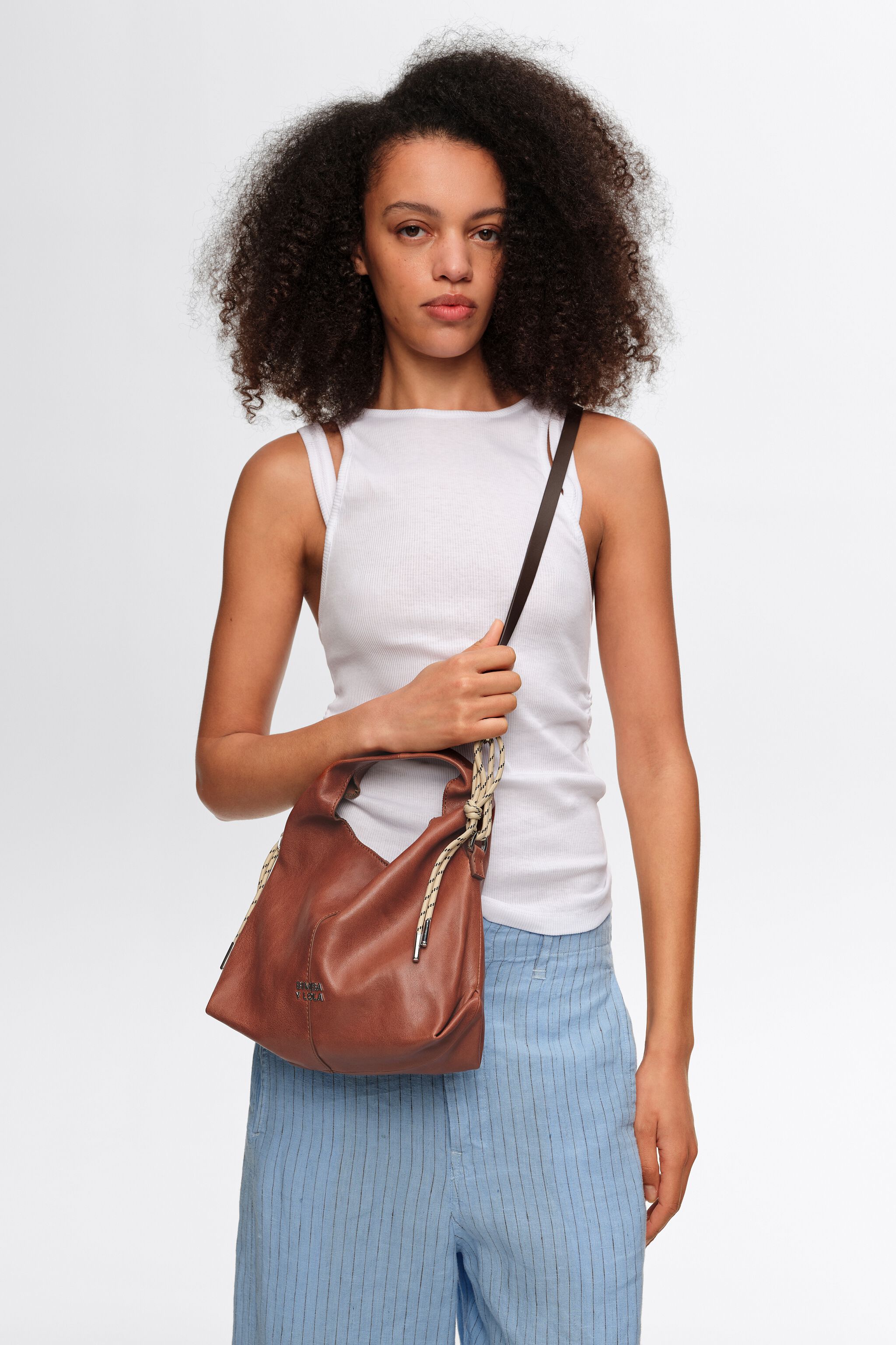 Bolso cruzado de cuero marrón oscuro pequeño