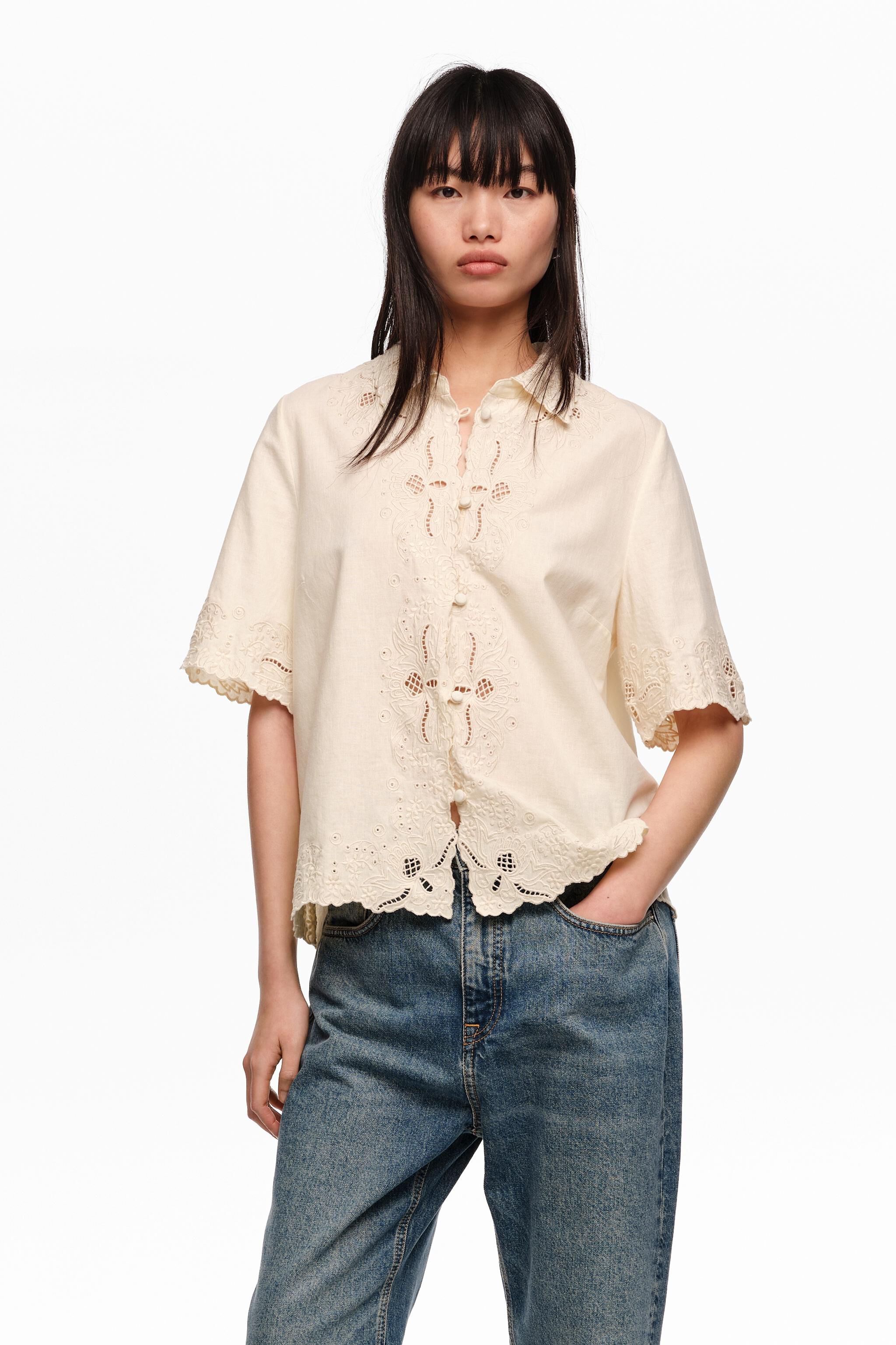 Camisa beige de lino y algodón con bordado