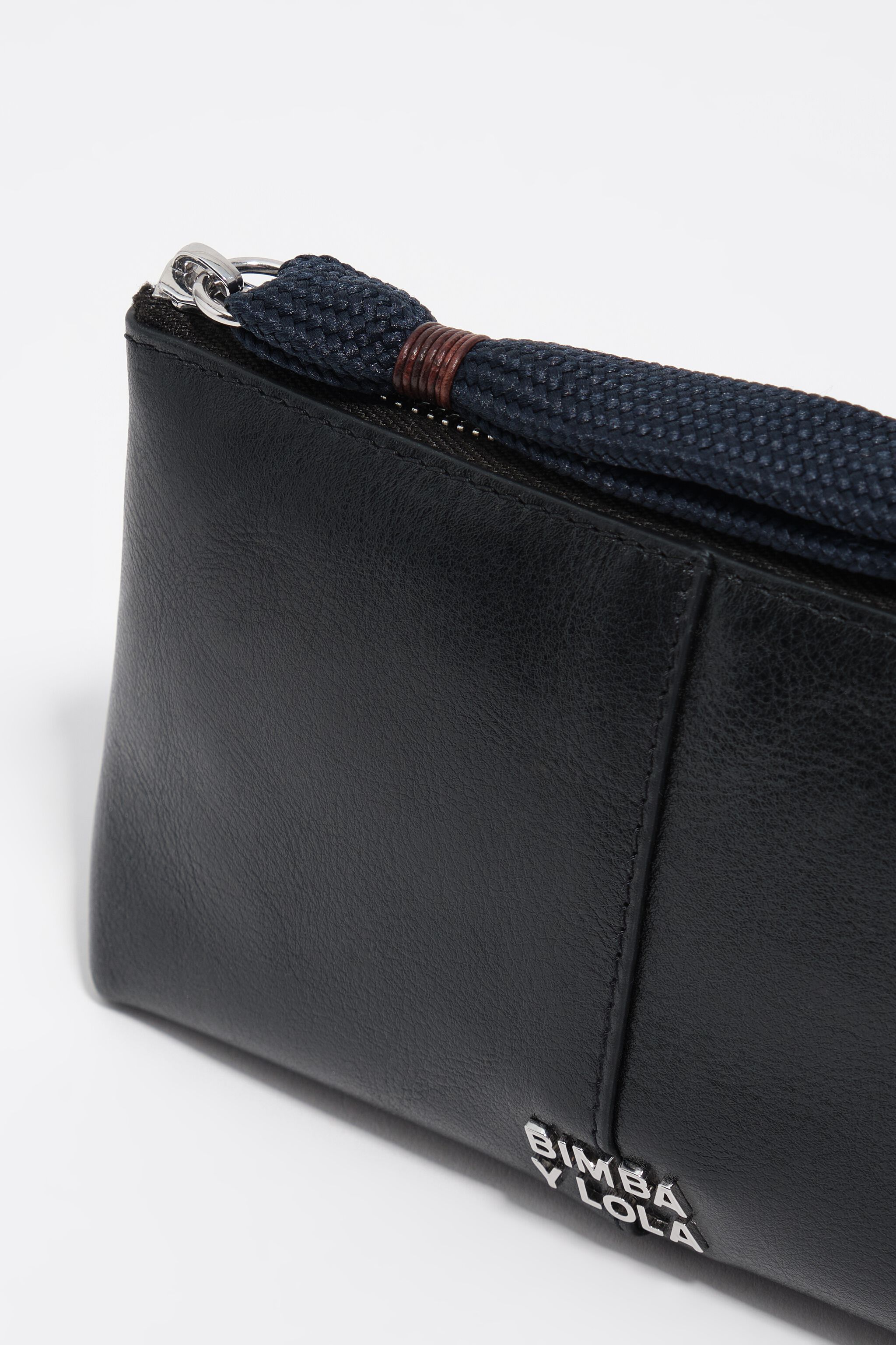 Bolso de cuero negro grande
