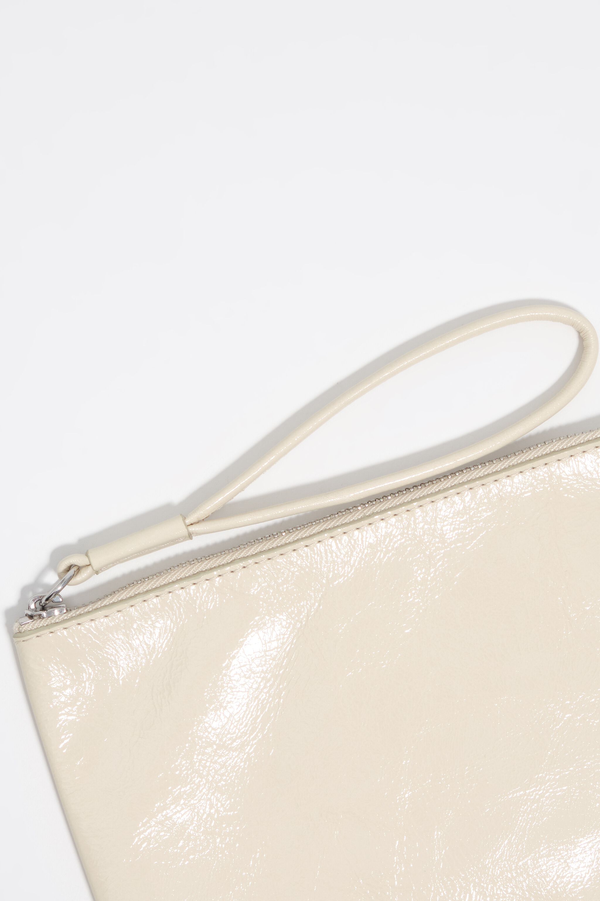Bolso de mano de cuero beige